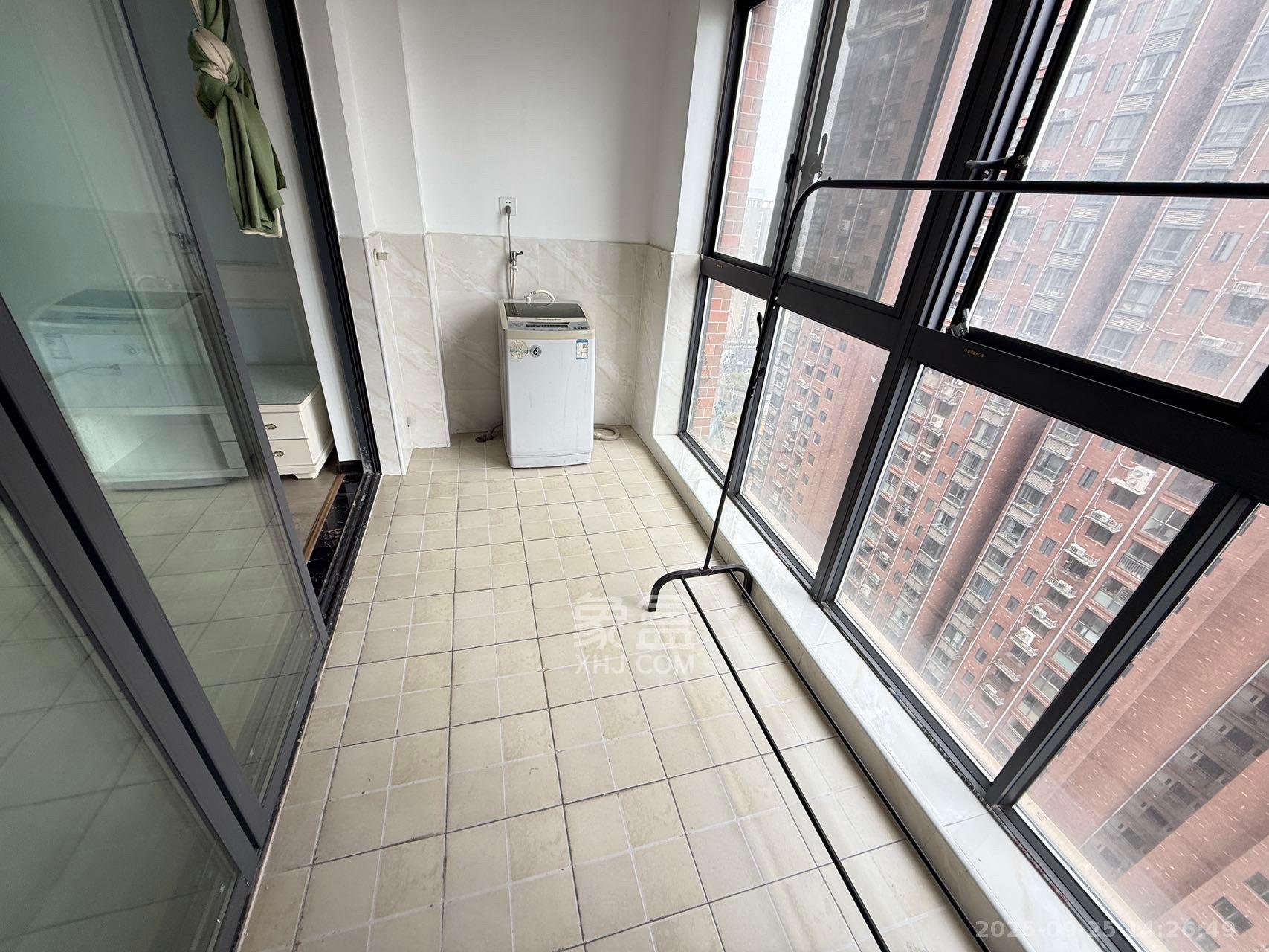 半山壹号 3室2厅2卫 2500.0元/月 半山壹号 3室2厅2卫 2500.0元/月室内图