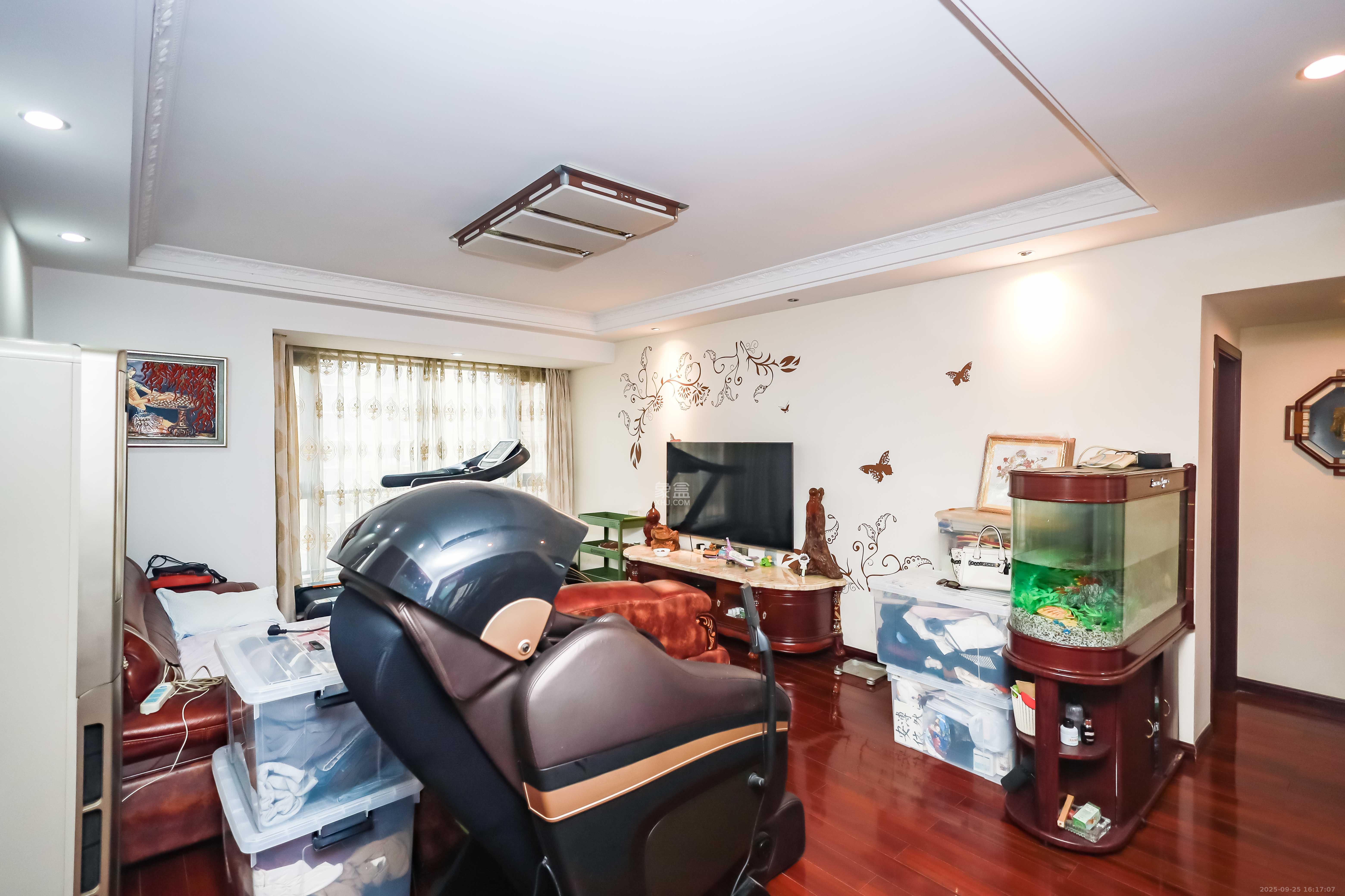 北京御园一二期（国泰嘉园）  4室2厅2卫    162.0万客厅