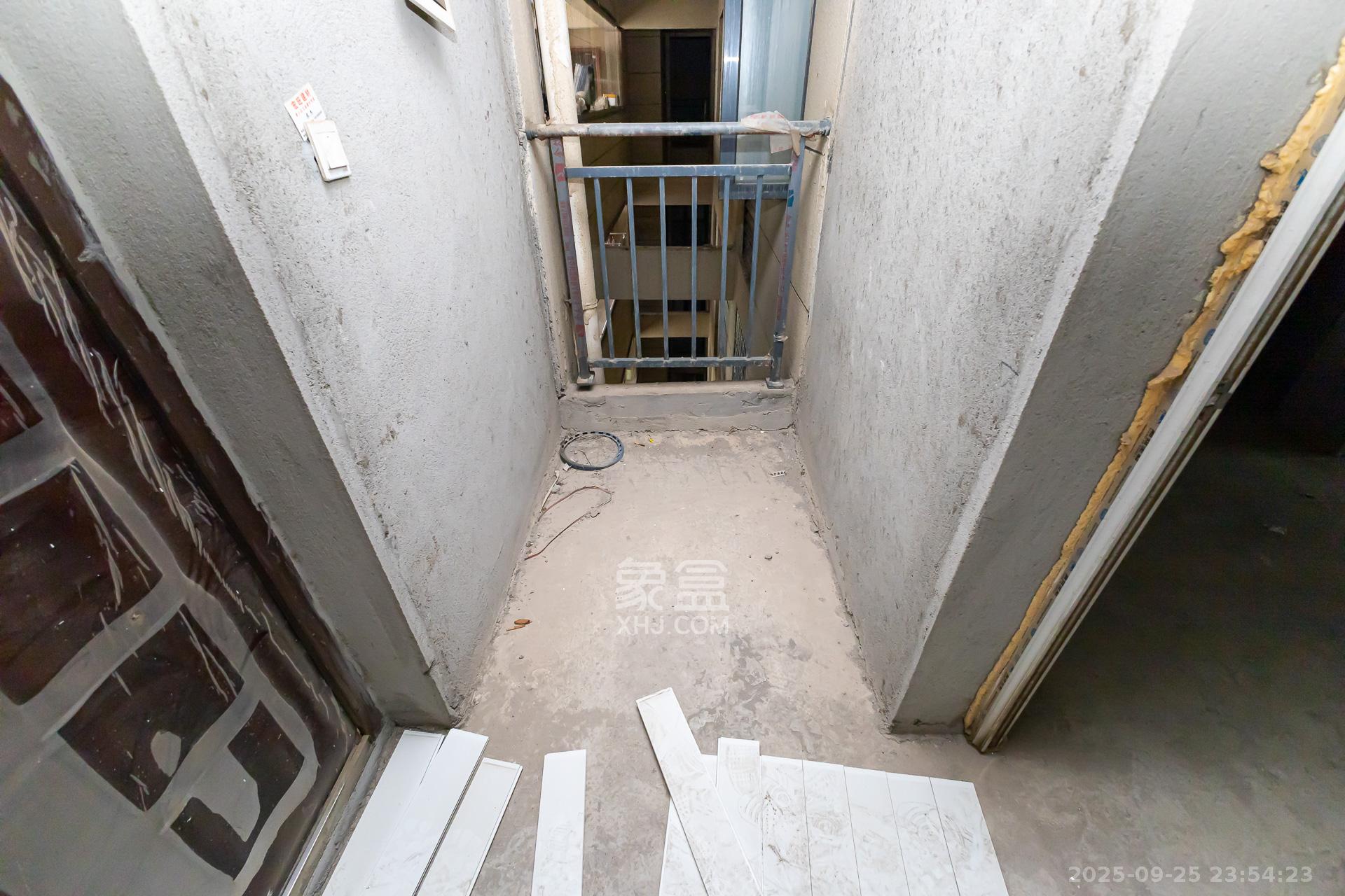 嘉宇银杉（嘉宇西苑）  3室2厅2卫    75.0万阳台