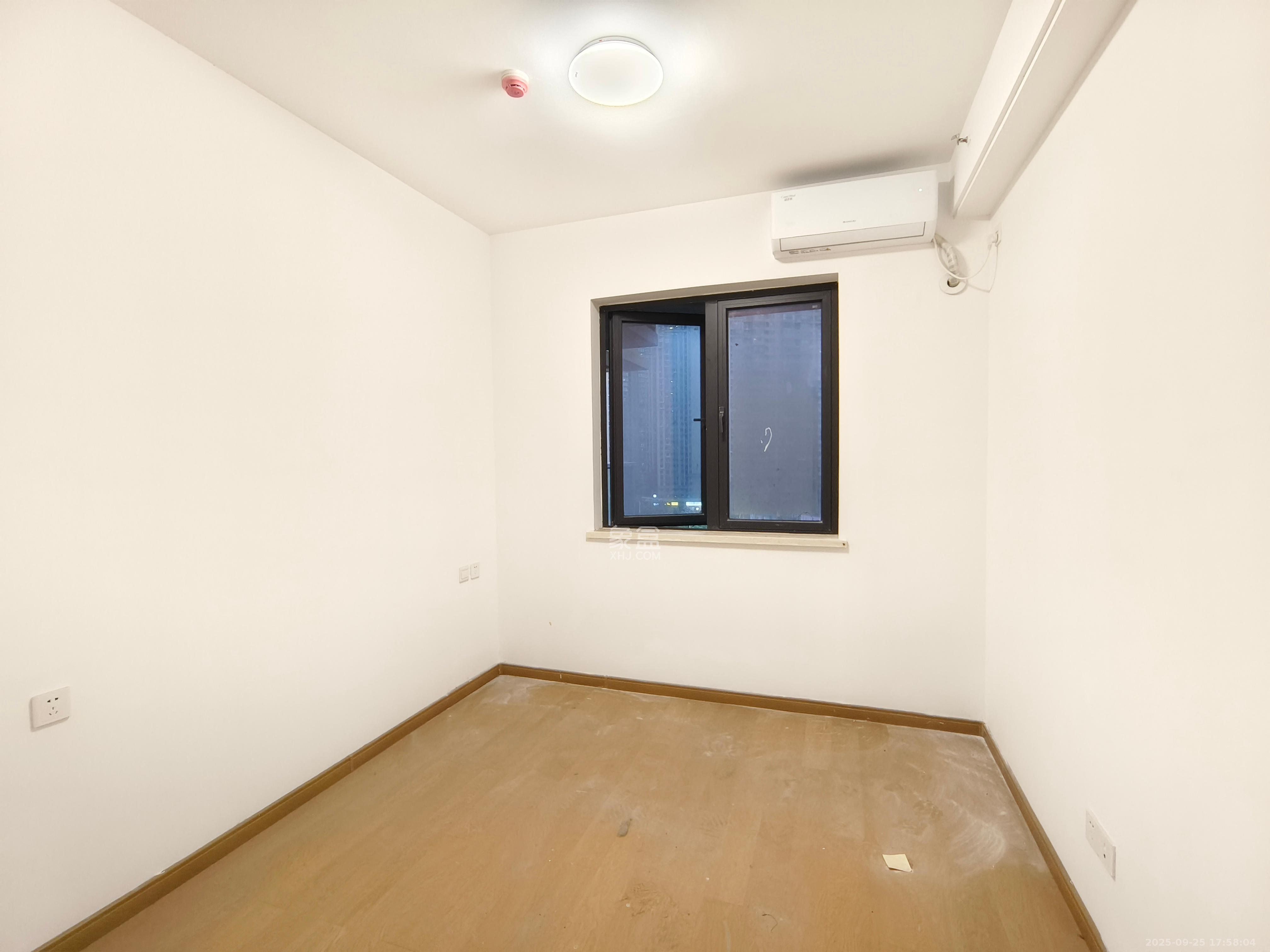 万润滨江天著 3室2厅2卫 2200.0元/月 万润滨江天著 3室2厅2卫 2200.0元/月室内图