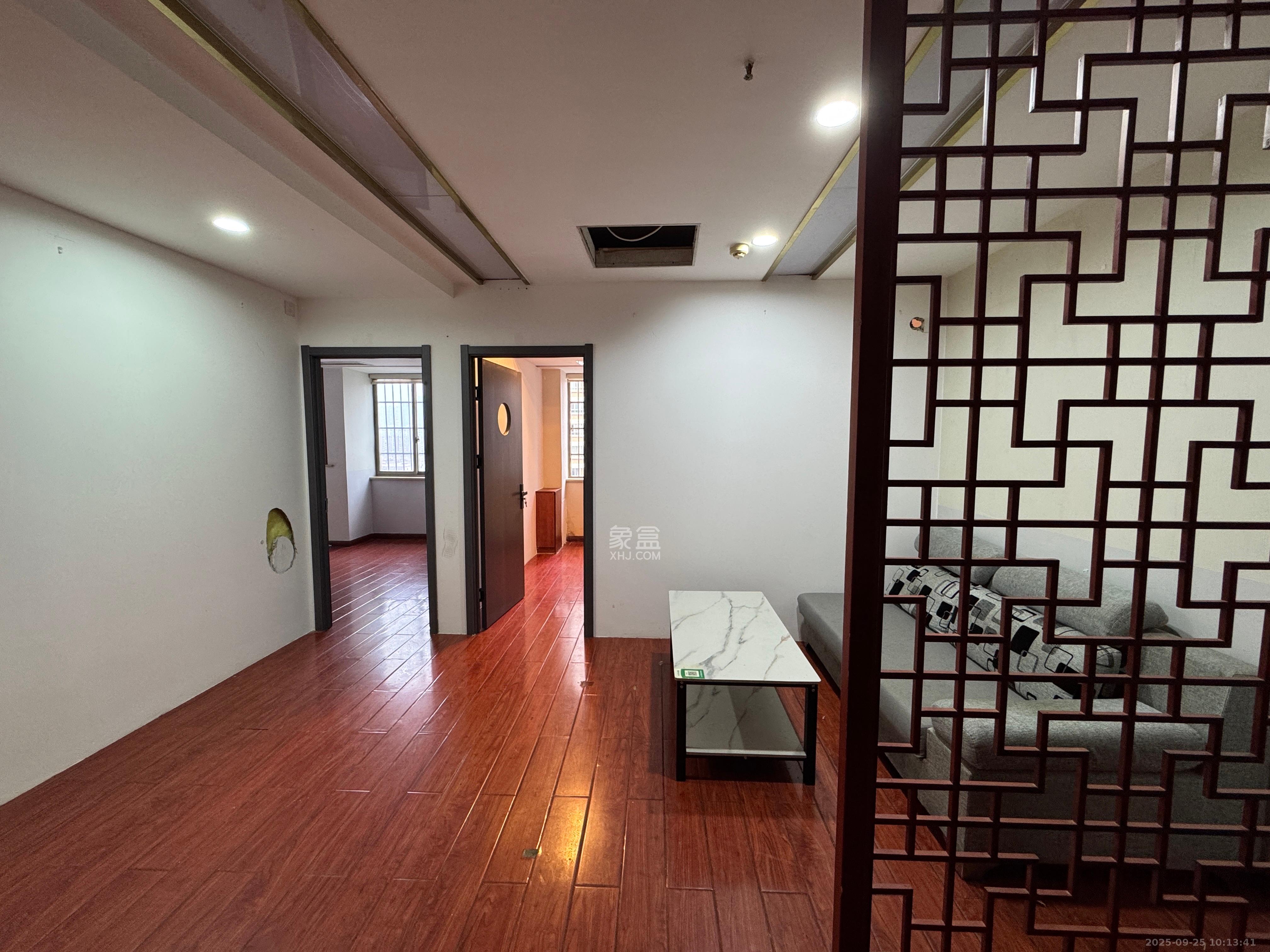 汇达国际公馆(汇达大厦) 8室2厅1卫 5000.0元/月 汇达国际公馆(汇达大厦) 8室2厅1卫 5000.0元/月室内图