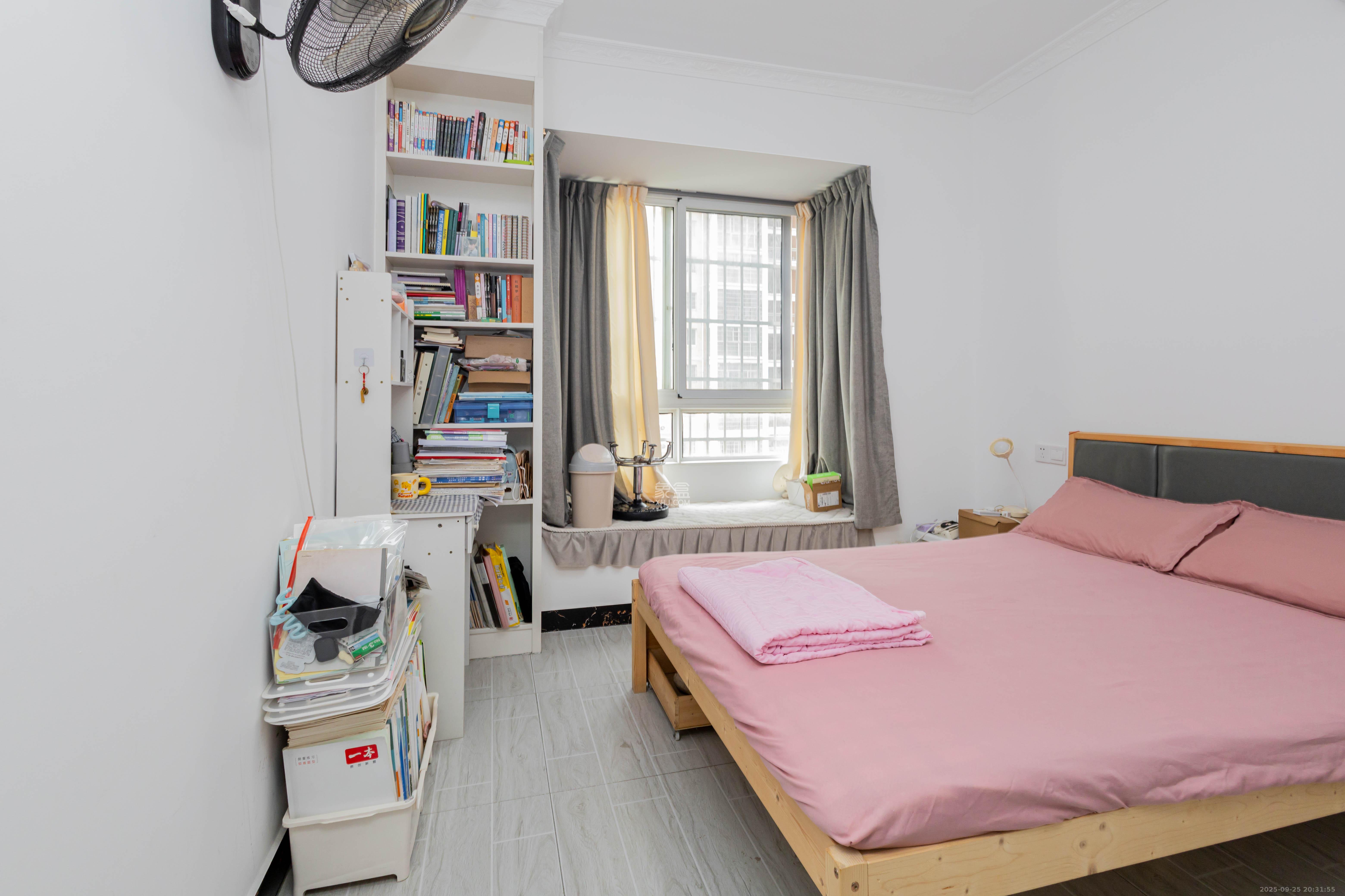 圣力华苑 3室2厅2卫 72.0万 圣力华苑 3室2厅2卫 72.0万卧室