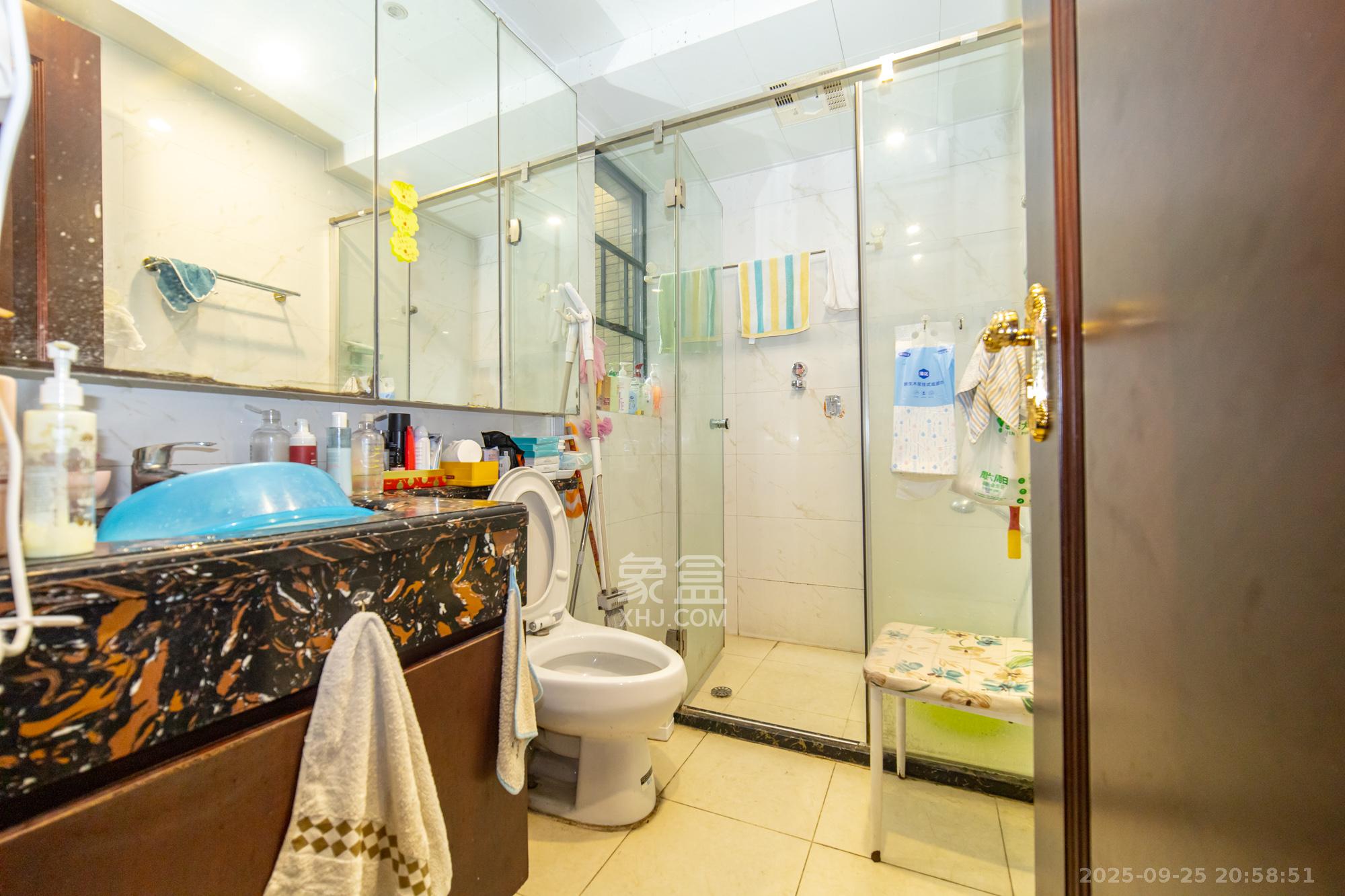 恒大雅苑  3室2厅2卫    113.8万卫生间