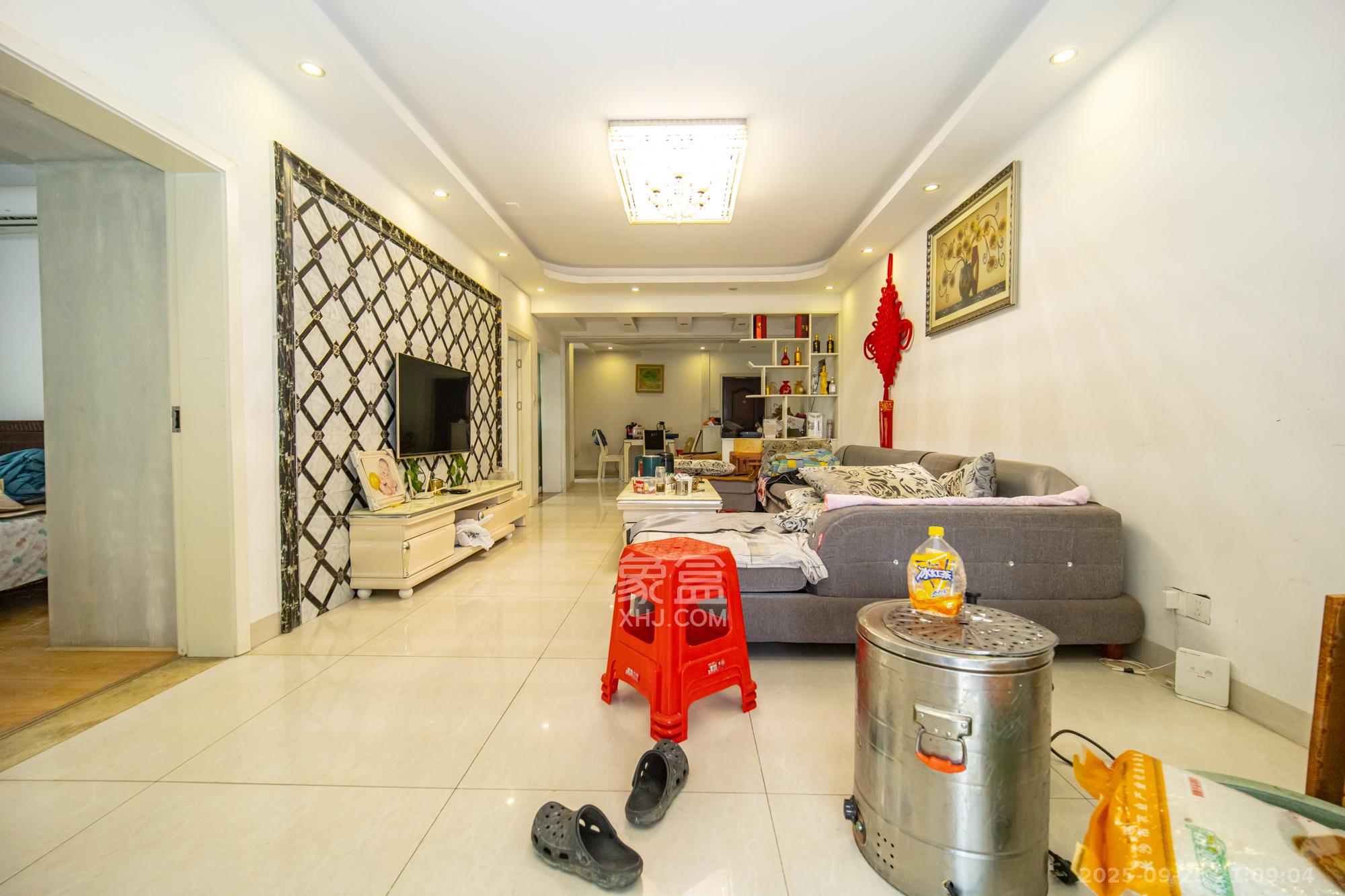 悦湖山 3室1厅1卫 64.0万 悦湖山 3室1厅1卫 64.0万客厅