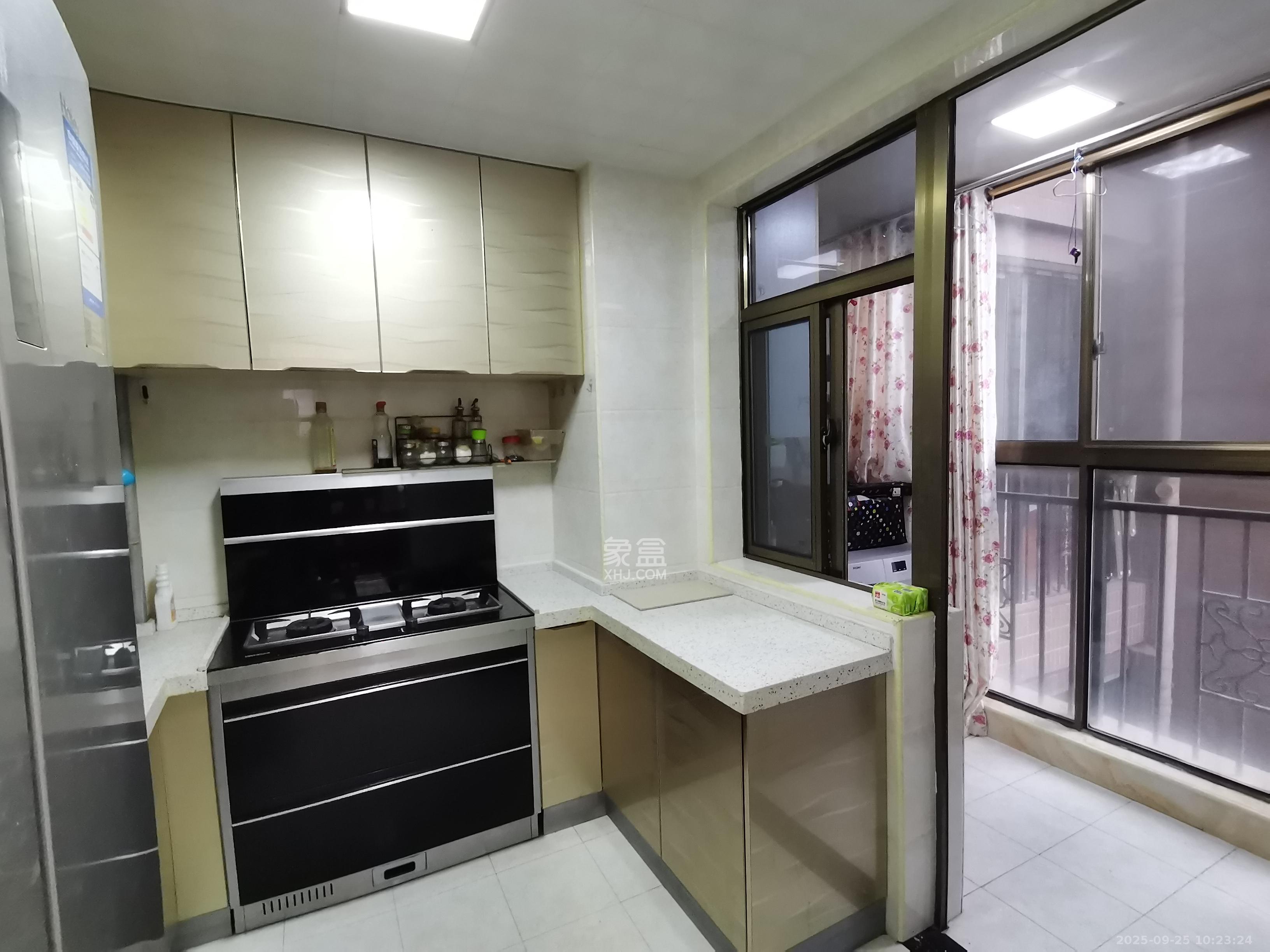 江山帝景哈佛  2室2厅1卫    1880.0元/月 江山帝景哈佛  2室2厅1卫    1880.0元/月室内图