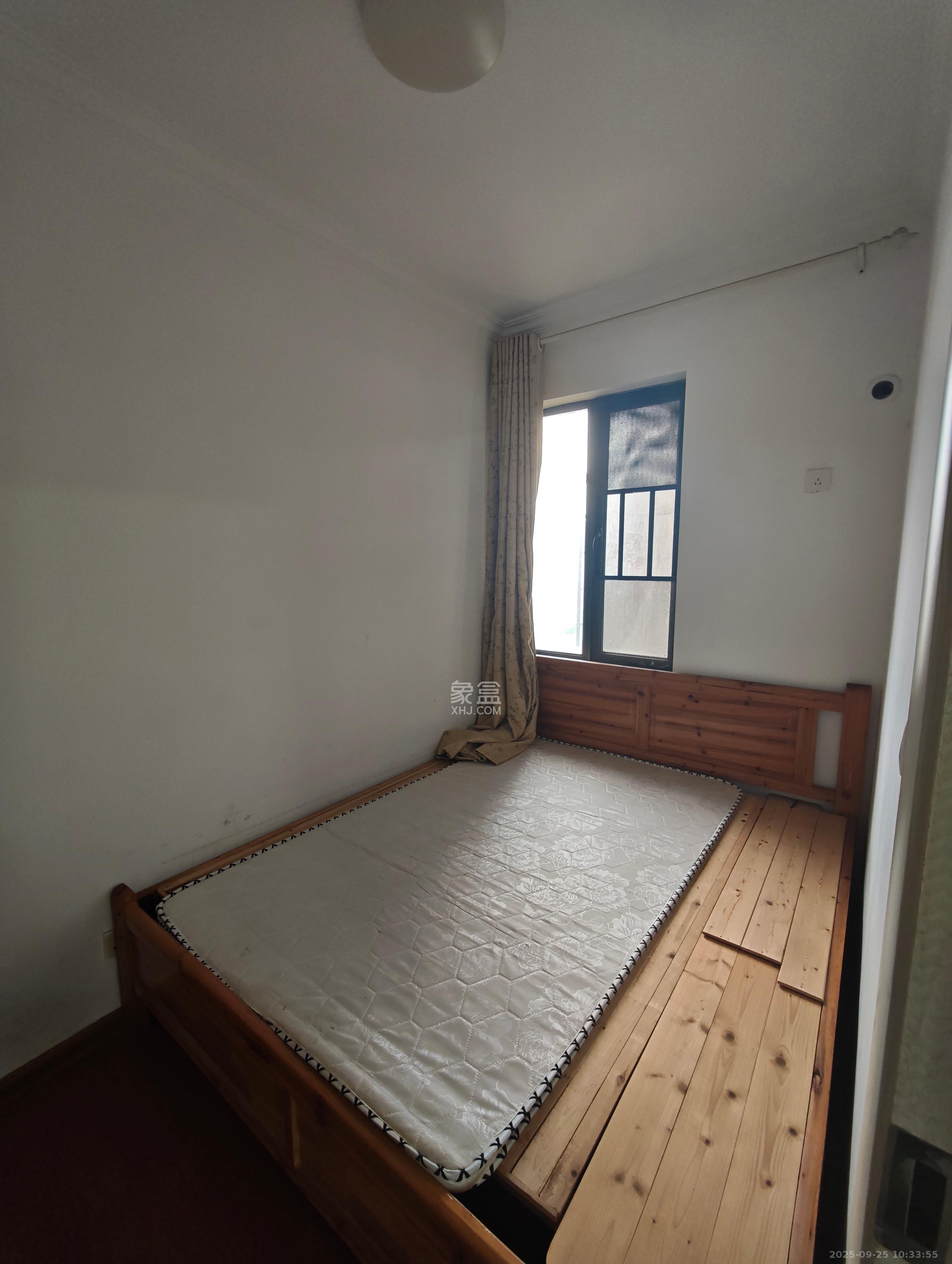 三一街区  3室2厅1卫   1700.00元/月室内图