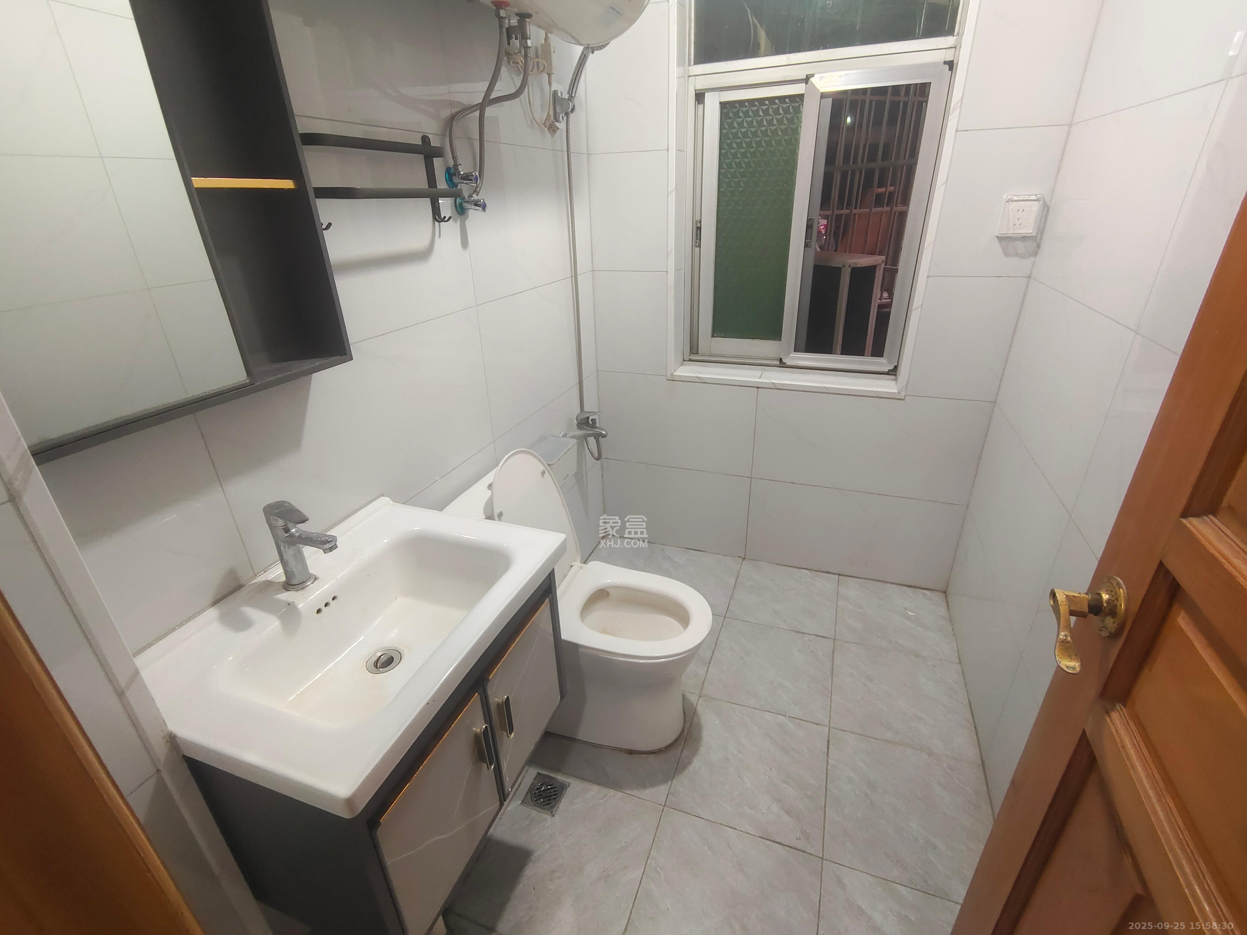 望兴家园  3室2厅2卫    2400.0元/月室内图