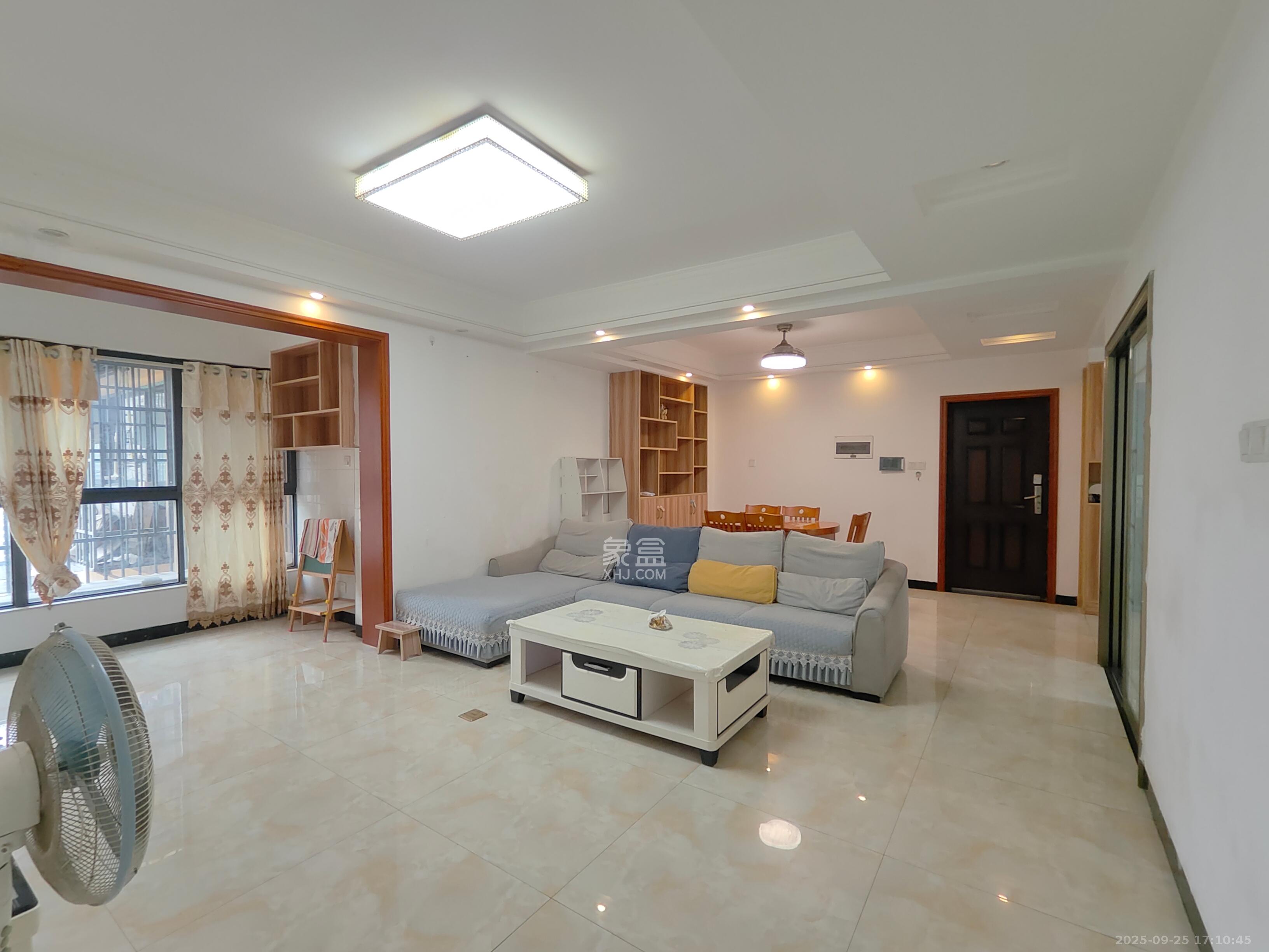 勤诚达新界 3室2厅2卫 2500.0元/月 勤诚达新界 3室2厅2卫 2500.0元/月室内图