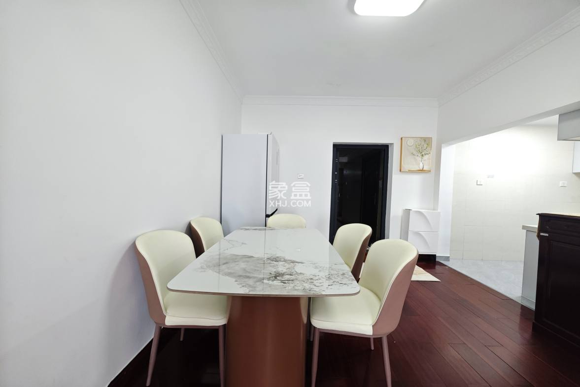 丽都花园 3室2厅2卫 126.0万 丽都花园 3室2厅2卫 126.0万客厅