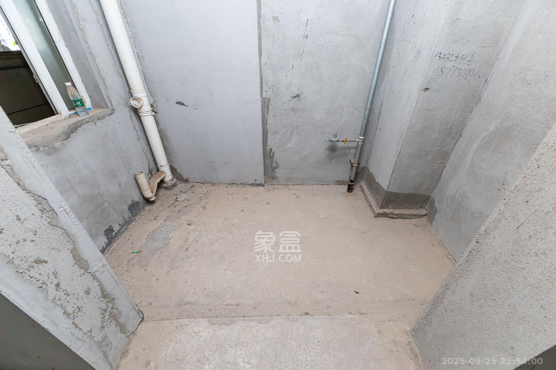 嘉宇银杉(嘉宇西苑) 3室2厅2卫 75.0万 嘉宇银杉(嘉宇西苑) 3室2厅2卫 75.0万厨房