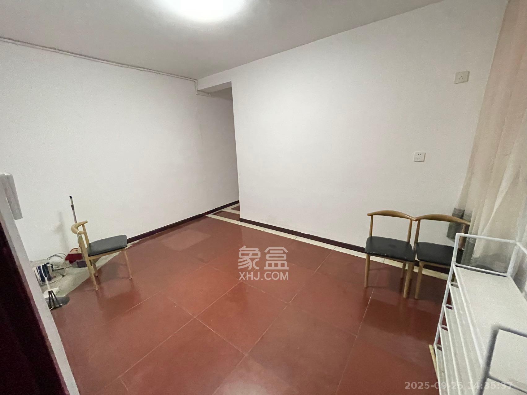 新富城 2室1厅1卫 2000.0元/月 新富城 2室1厅1卫 2000.0元/月室内图