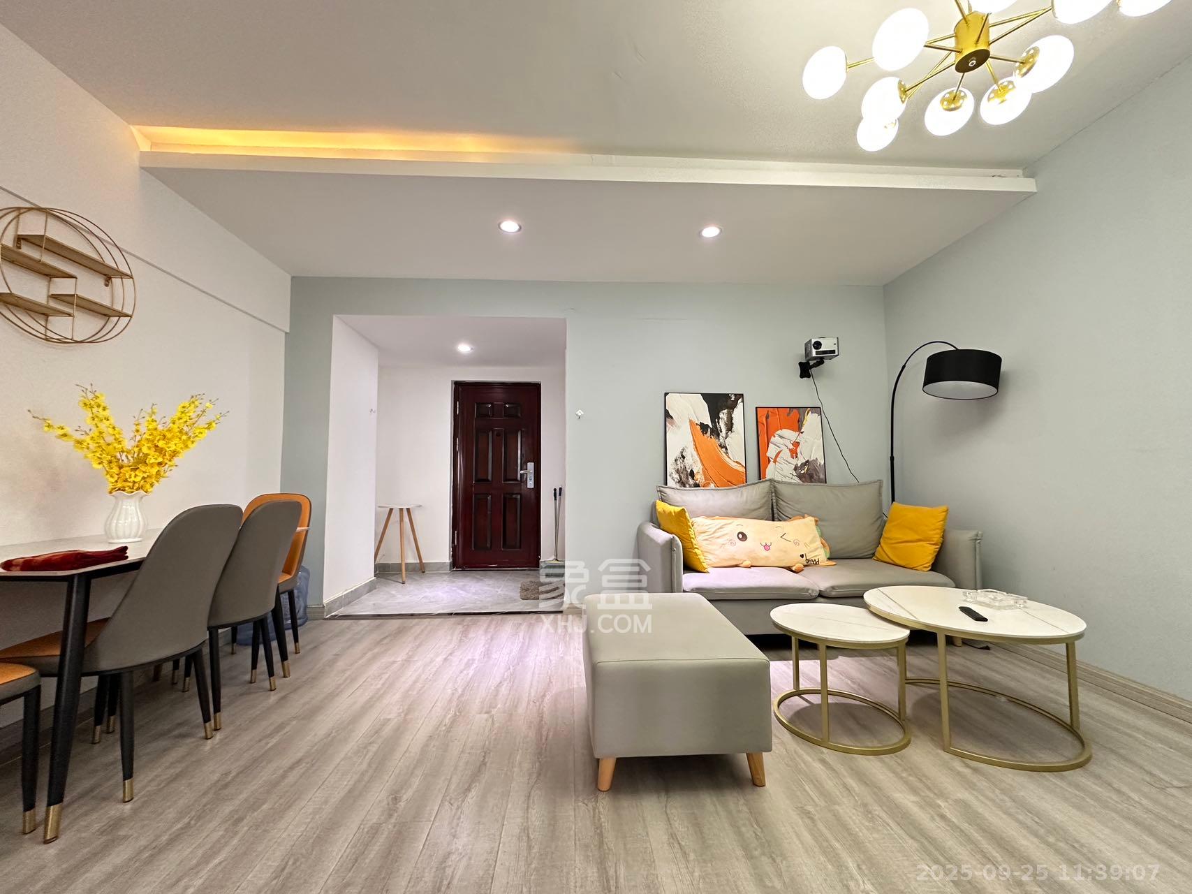 先锋东外滩  1室1厅1卫    2200.0元/月室内图