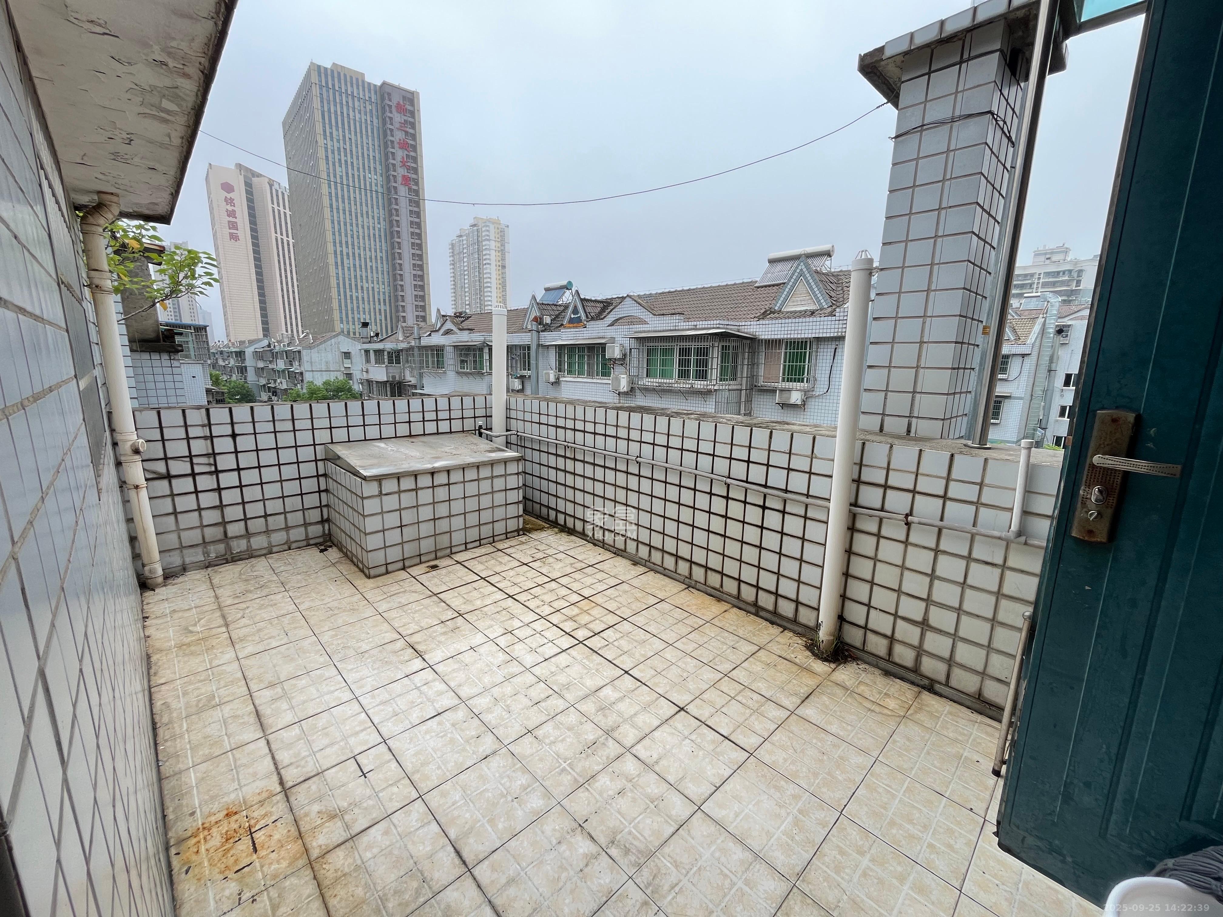 五一新村安置小区（永定社区、永兴社区、永祥社区）  3室2厅2卫    2200.0元/月室内图