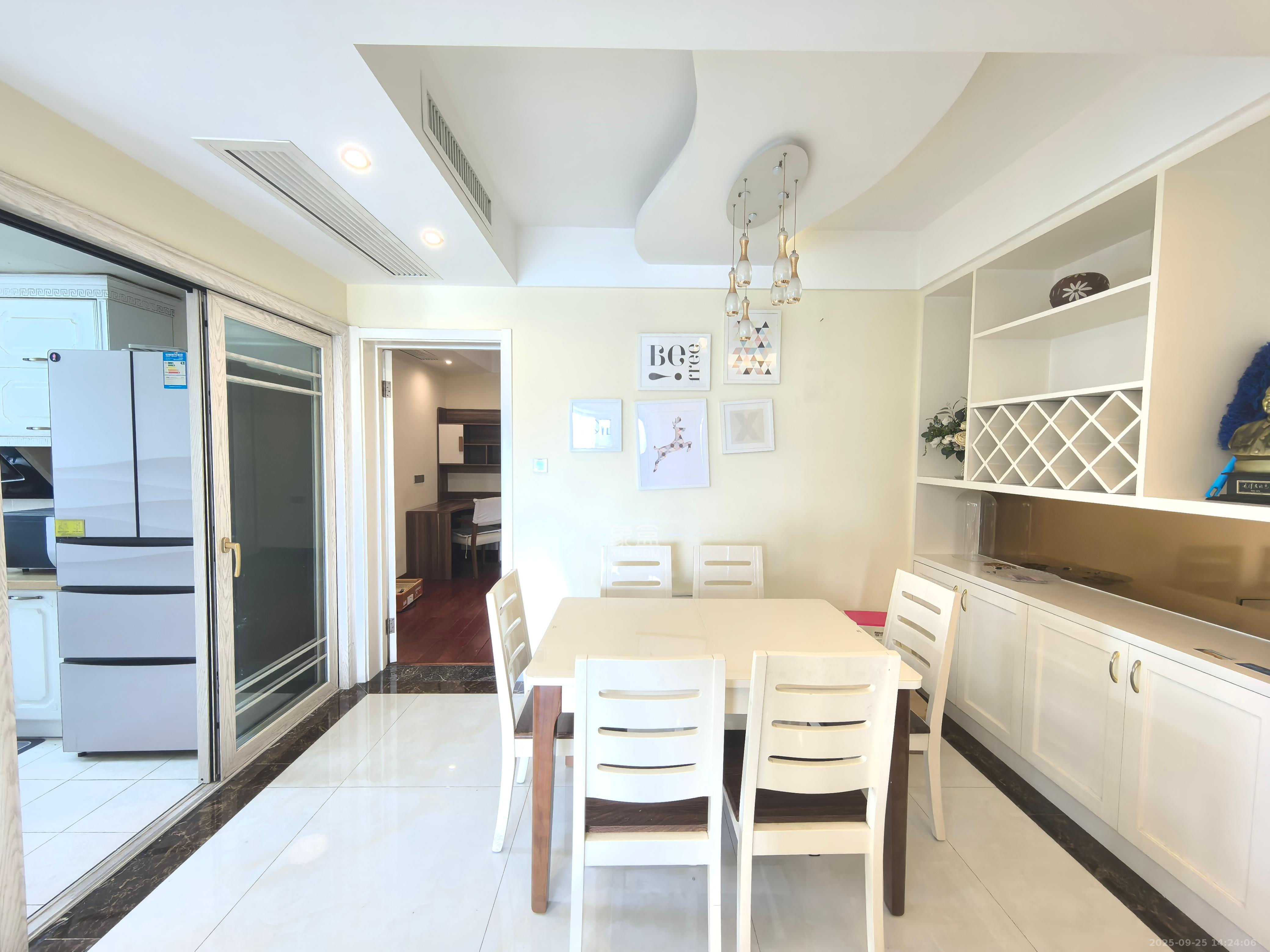 湖韵佳苑 3室2厅1卫 3500.0元/月 湖韵佳苑 3室2厅1卫 3500.0元/月室内图