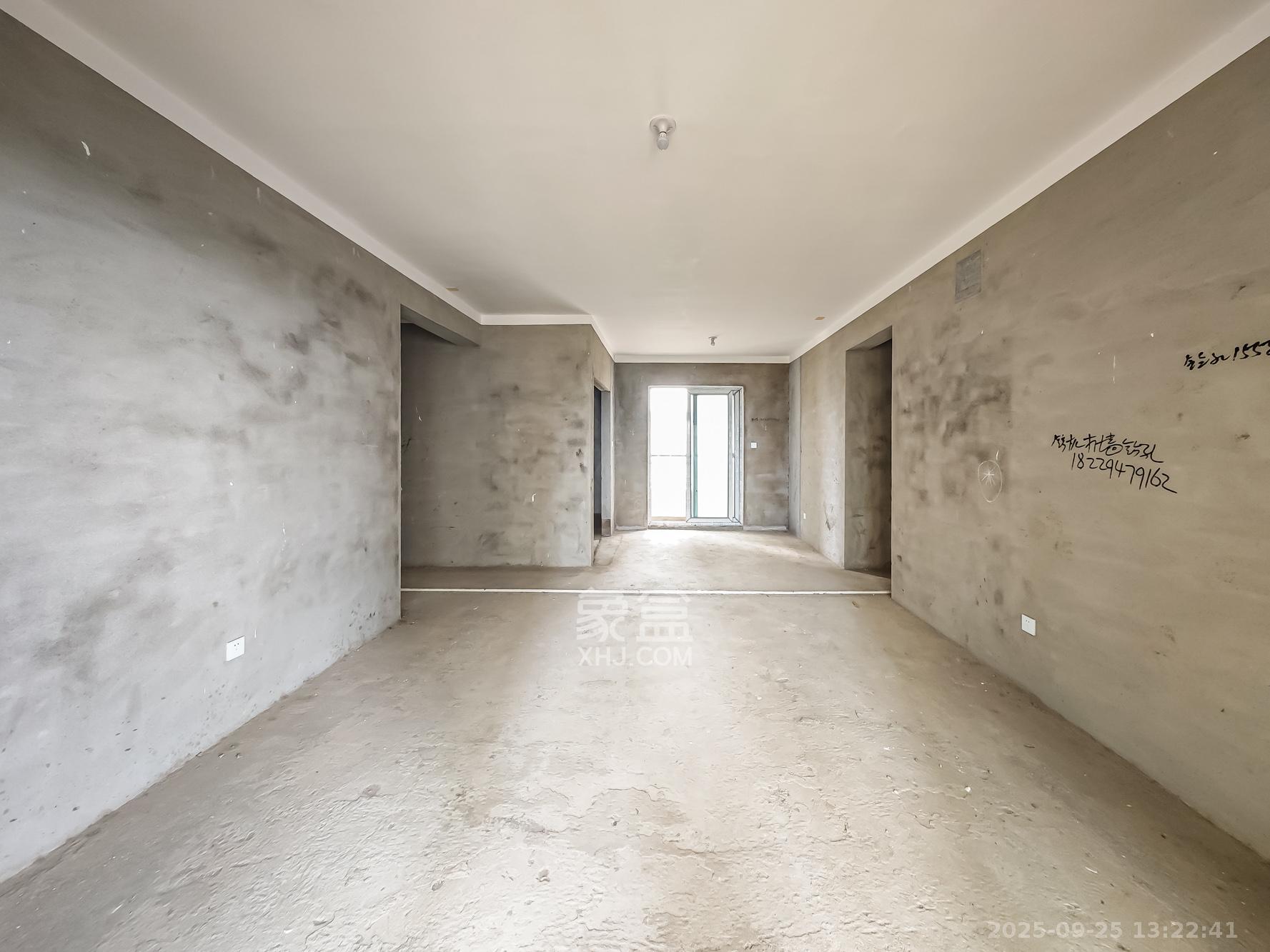 钱隆世家 4室2厅2卫 125.0万 钱隆世家 4室2厅2卫 125.0万客厅