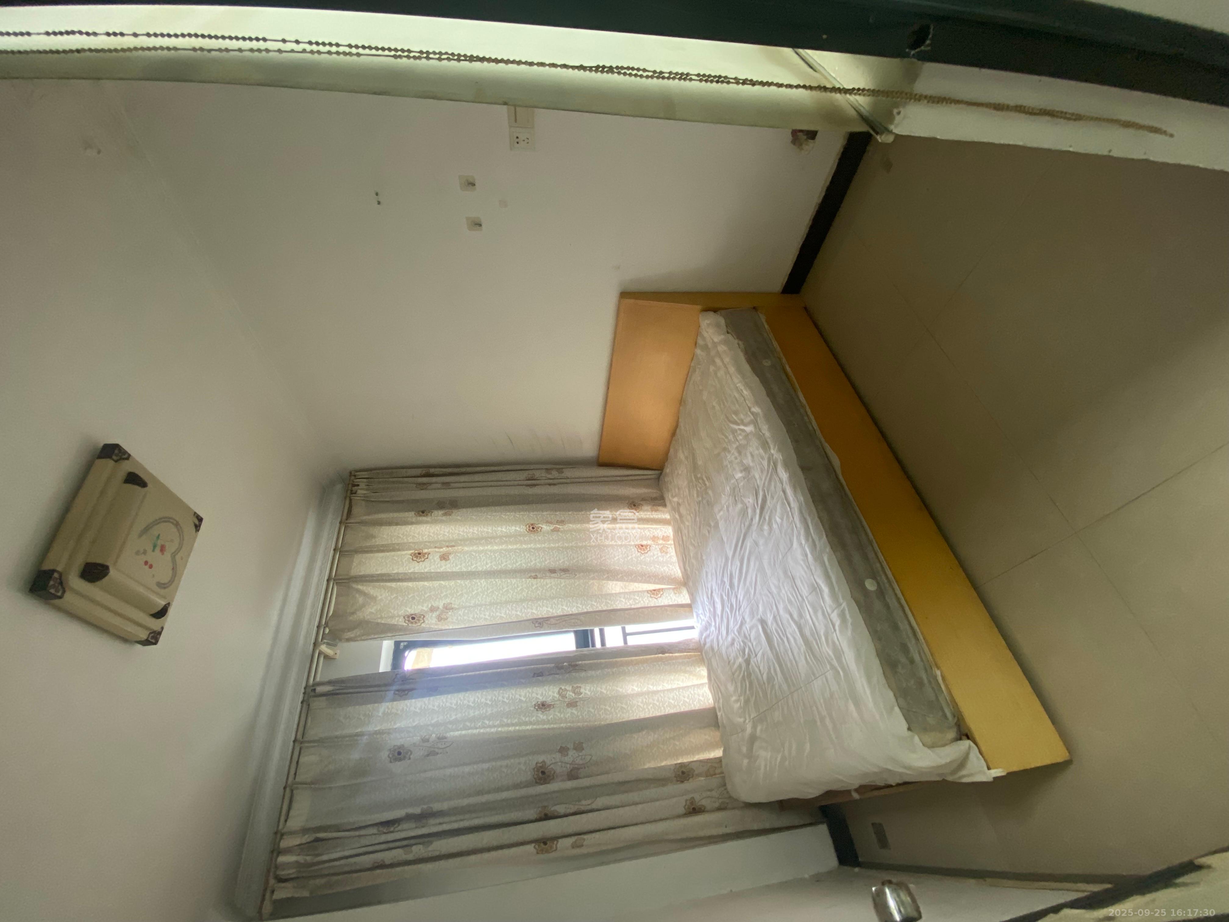 长大彩虹都  3室2厅1卫   2000.00元/月室内图