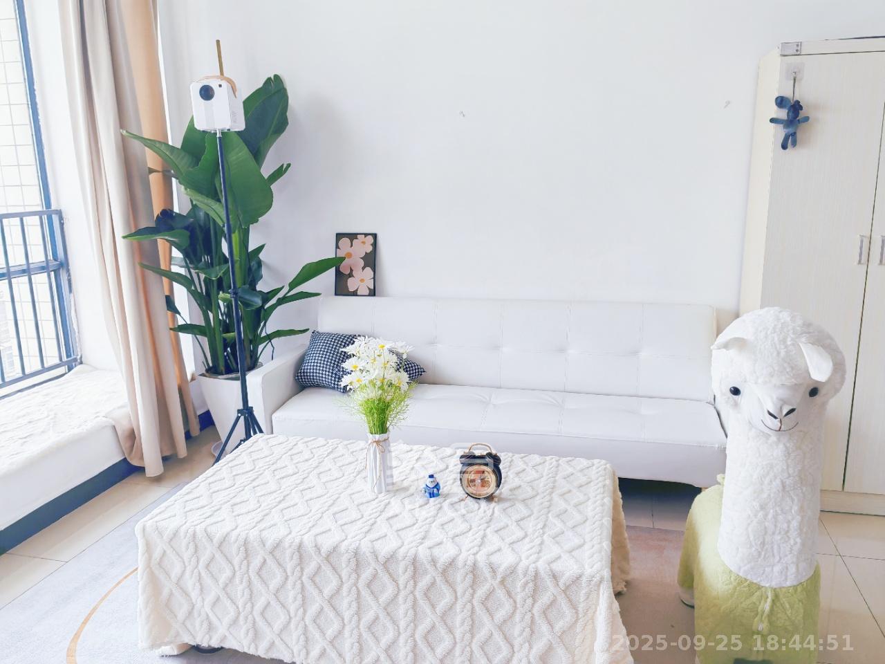 运通尊苑 1室2厅1卫 2300.0元/月 运通尊苑 1室2厅1卫 2300.0元/月室内图