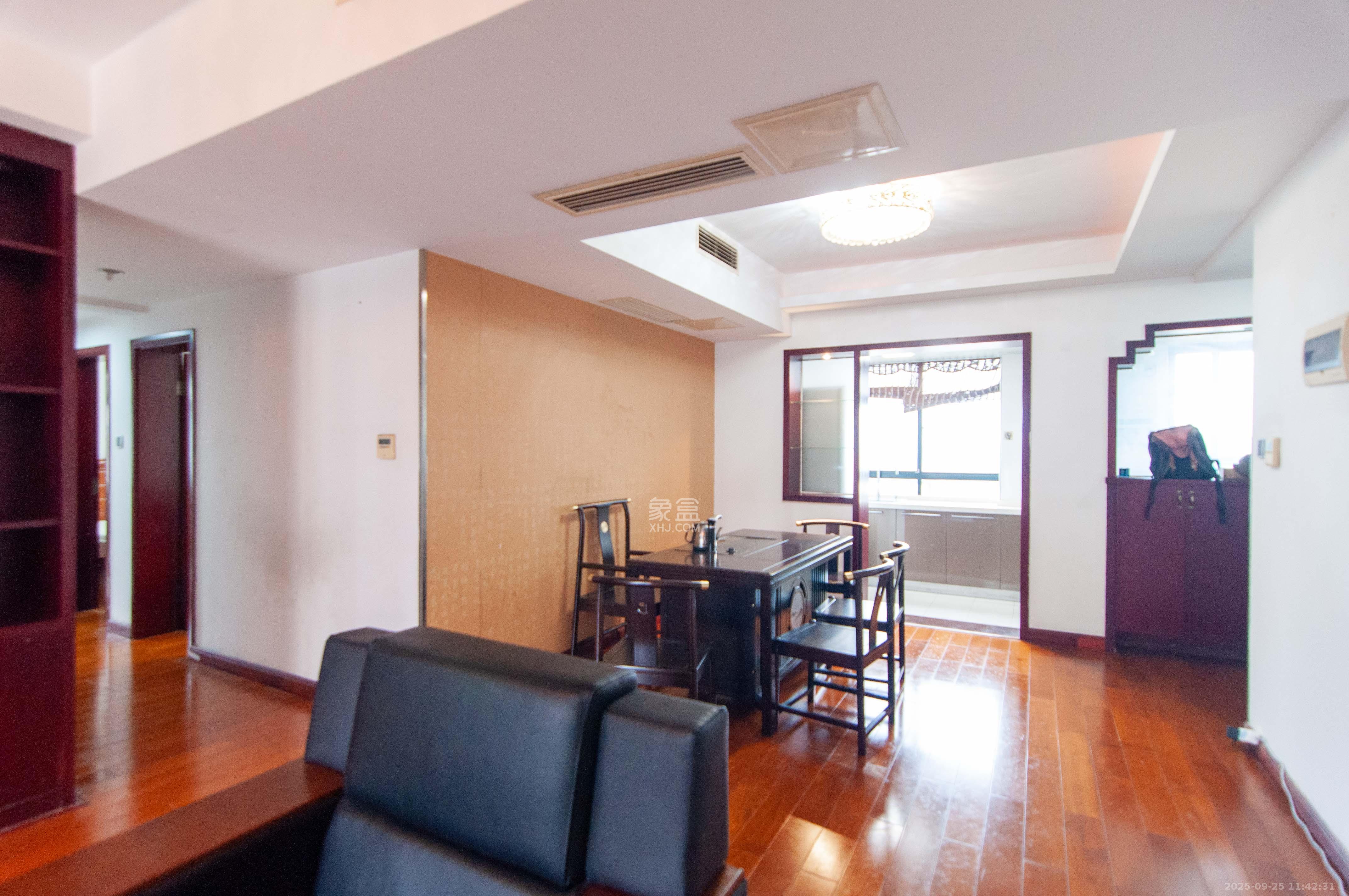 高鑫麓城 3室2厅2卫 136.0万 高鑫麓城 3室2厅2卫 136.0万其他