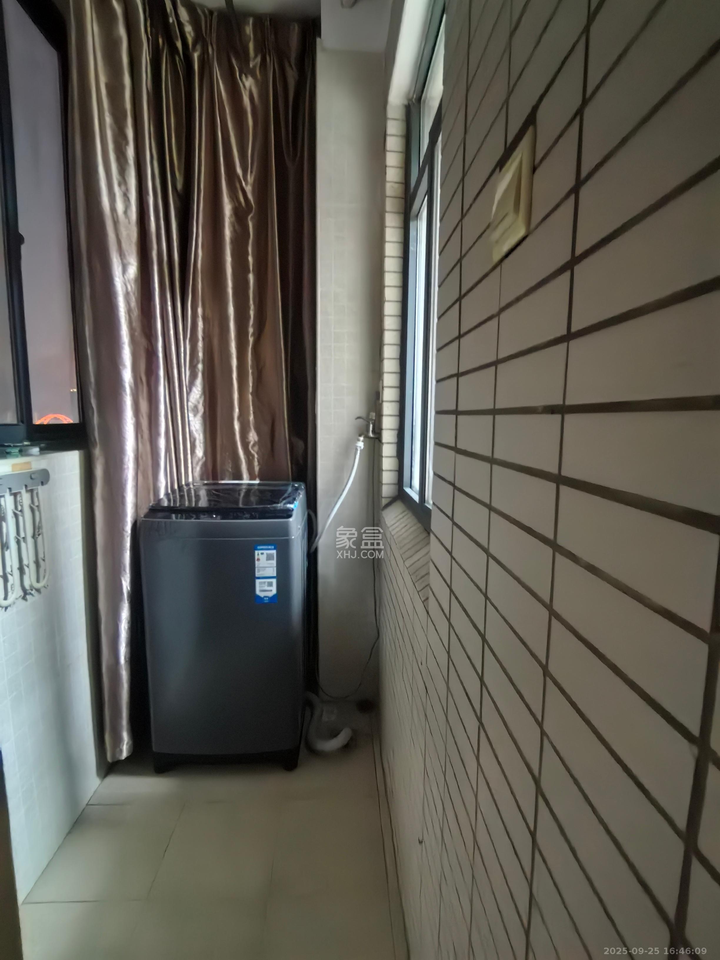 茶山馨苑 3室2厅2卫 2700.0元/月 茶山馨苑 3室2厅2卫 2700.0元/月室内图