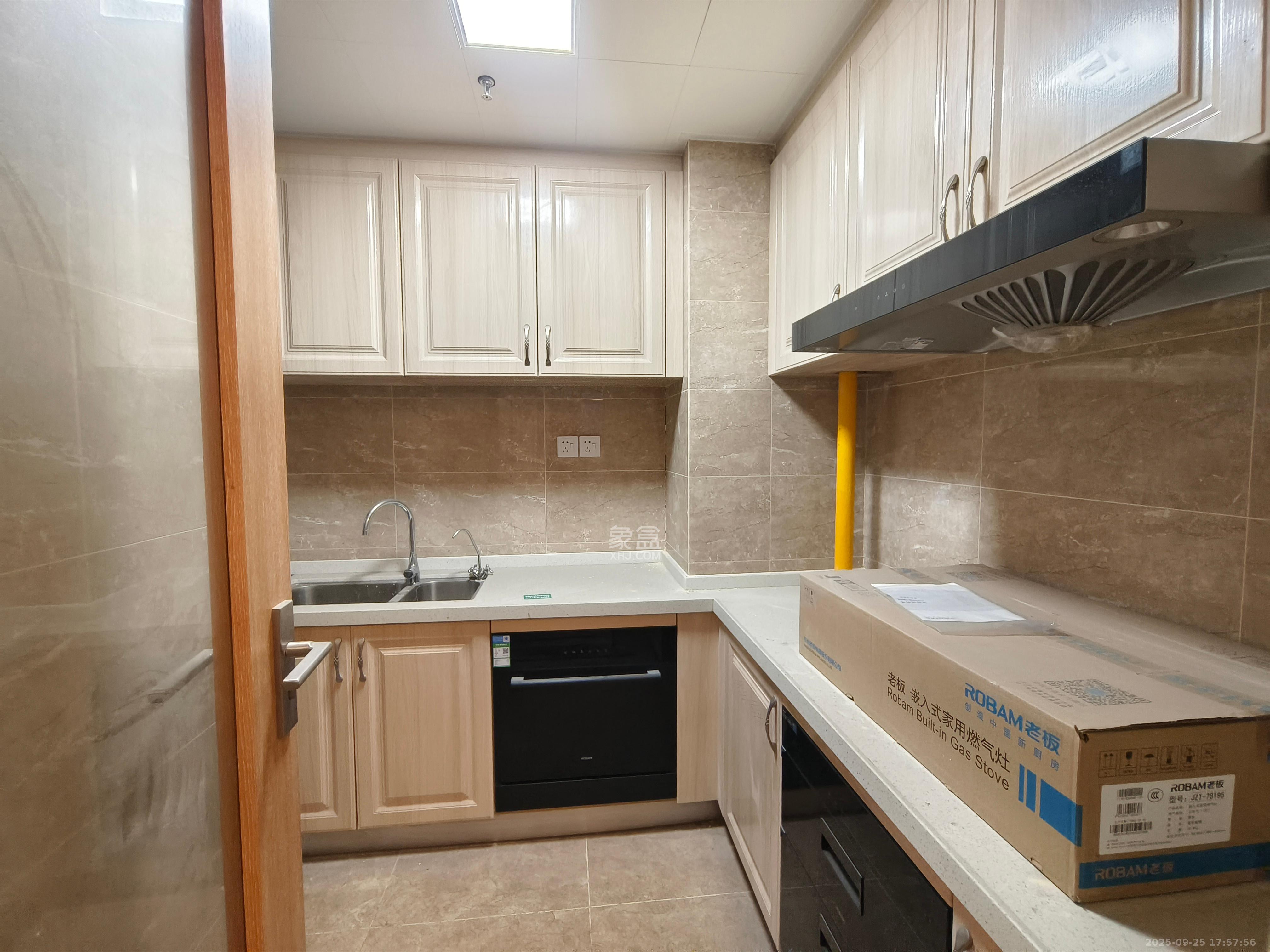 万润滨江天著 3室2厅2卫 2200.0元/月 万润滨江天著 3室2厅2卫 2200.0元/月室内图