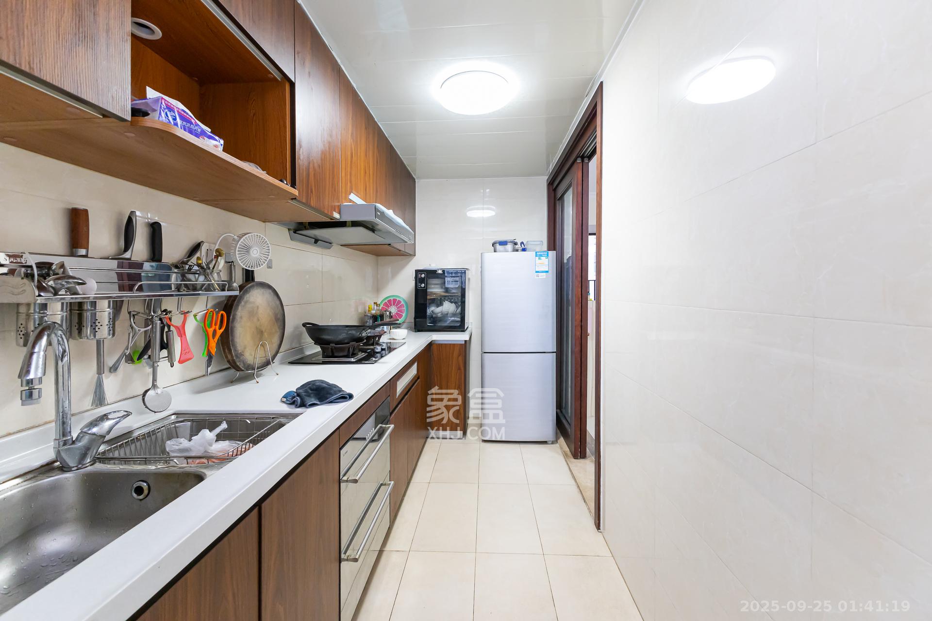 时代倾城一期 3室2厅2卫 84.0万 时代倾城一期 3室2厅2卫 84.0万厨房