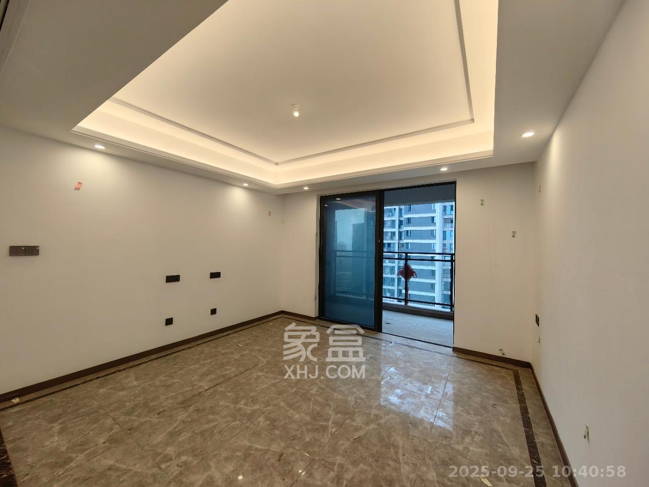 绿地V岛 4室2厅2卫 3500.0元/月 绿地V岛 4室2厅2卫 3500.0元/月室内图