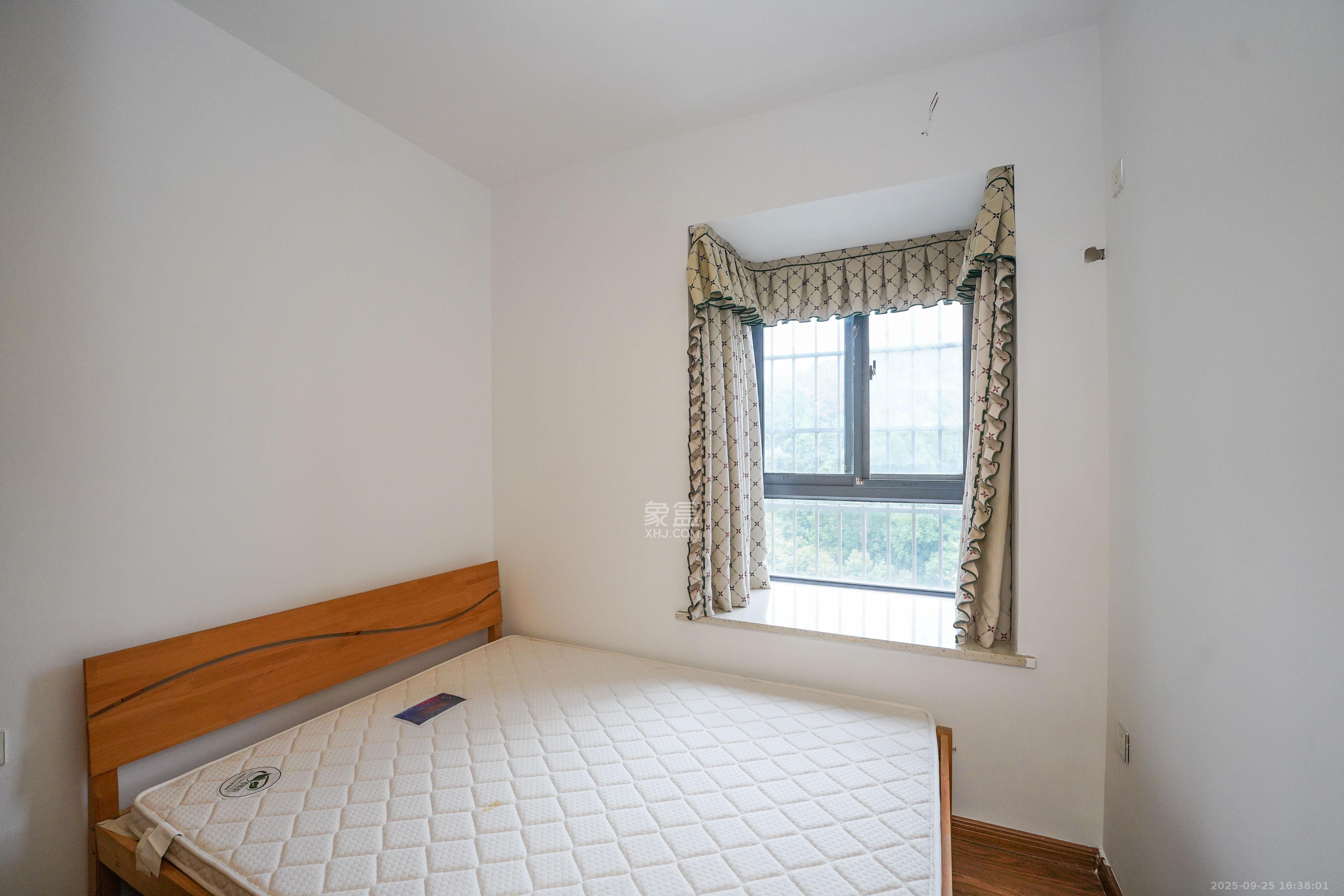 山水嘉园 3室2厅1卫 56.0万 山水嘉园 3室2厅1卫 56.0万卧室