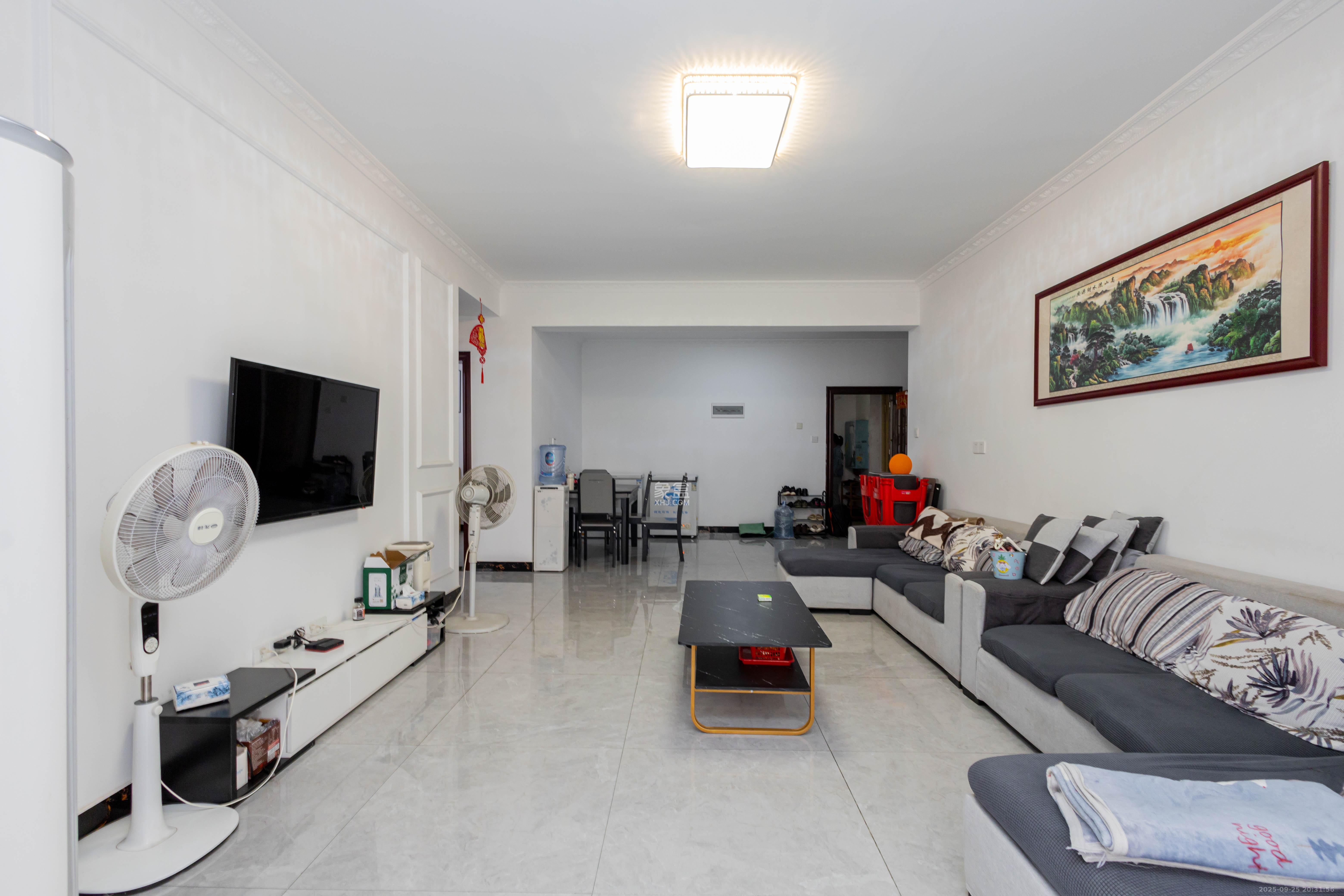 圣力华苑 3室2厅2卫 72.0万 圣力华苑 3室2厅2卫 72.0万客厅