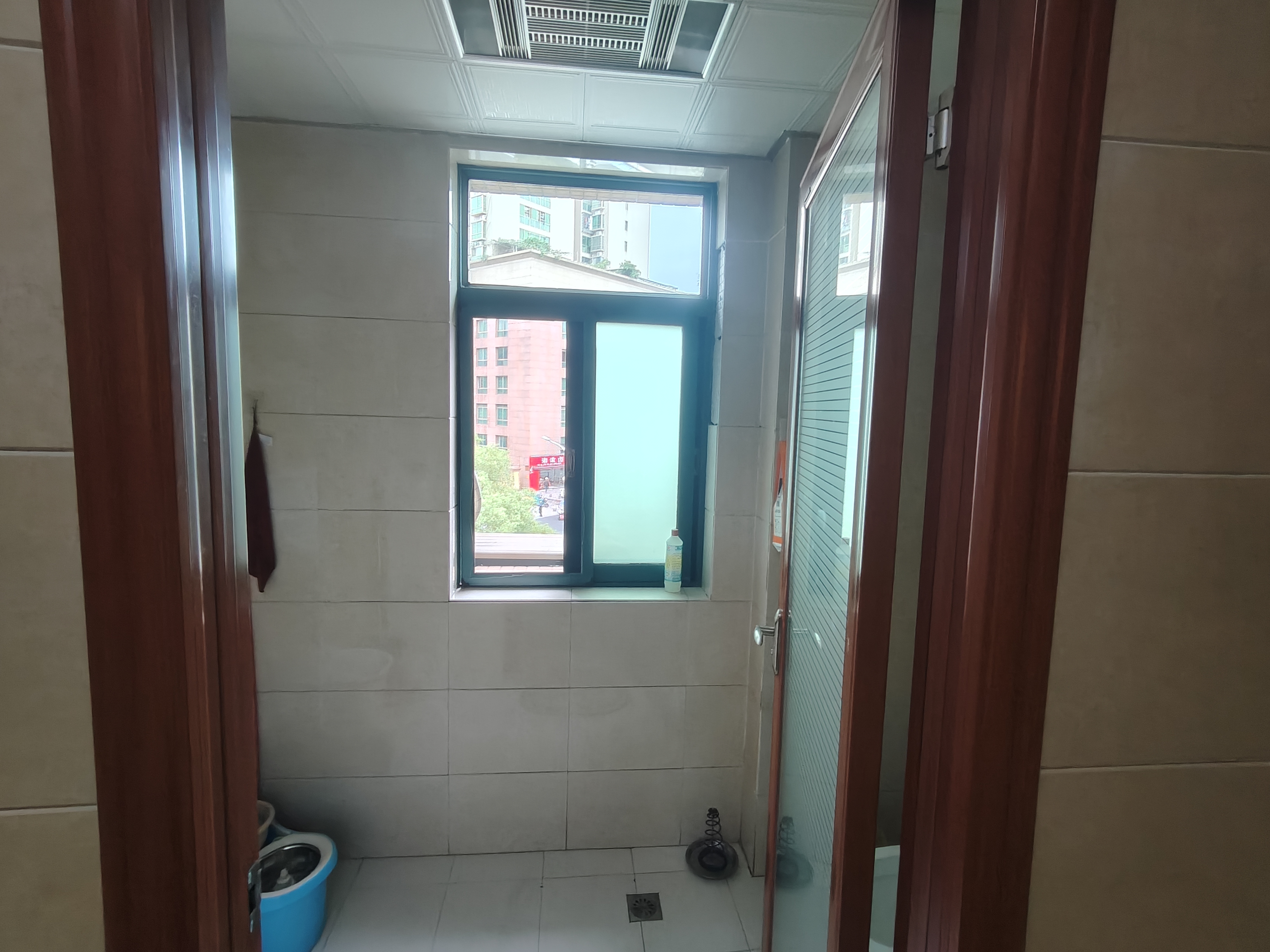 俊景花园  4室2厅2卫    85.0万客厅