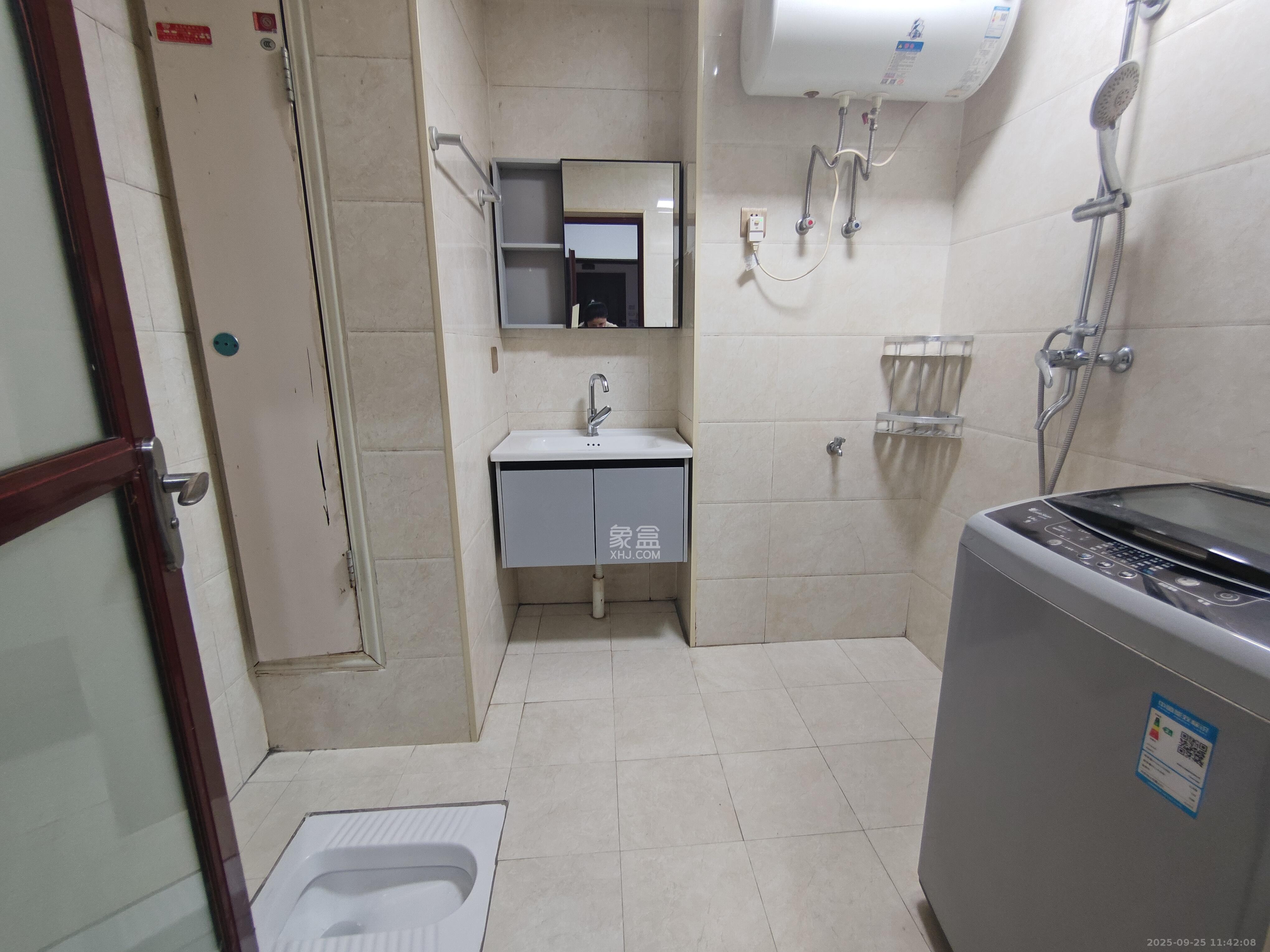 荣盛花语馨苑 1室1厅1卫 1400.0元/月 荣盛花语馨苑 1室1厅1卫 1400.0元/月室内图