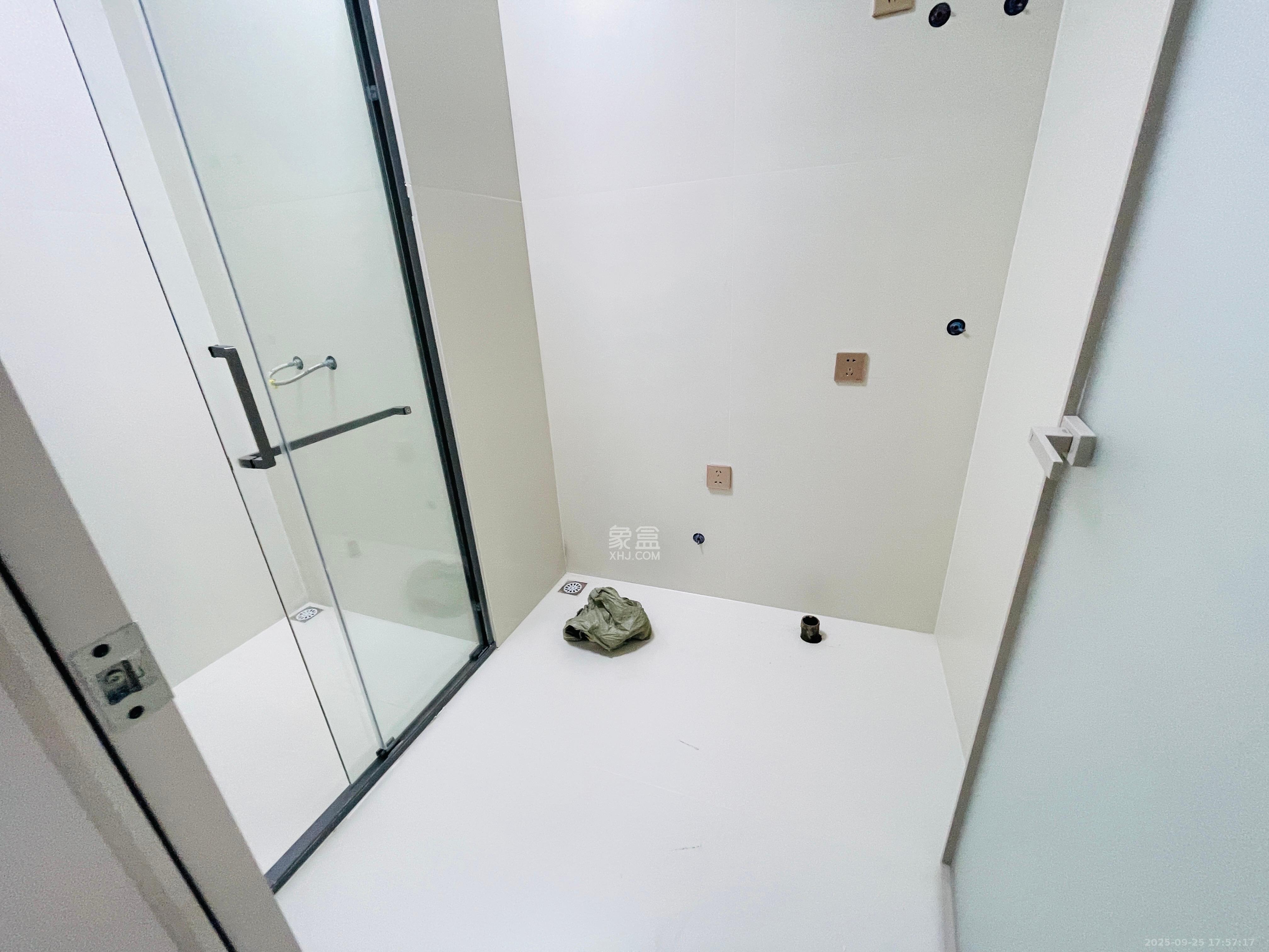 恒大珺悦府 1室1厅1卫 2200.0元/月 恒大珺悦府 1室1厅1卫 2200.0元/月室内图