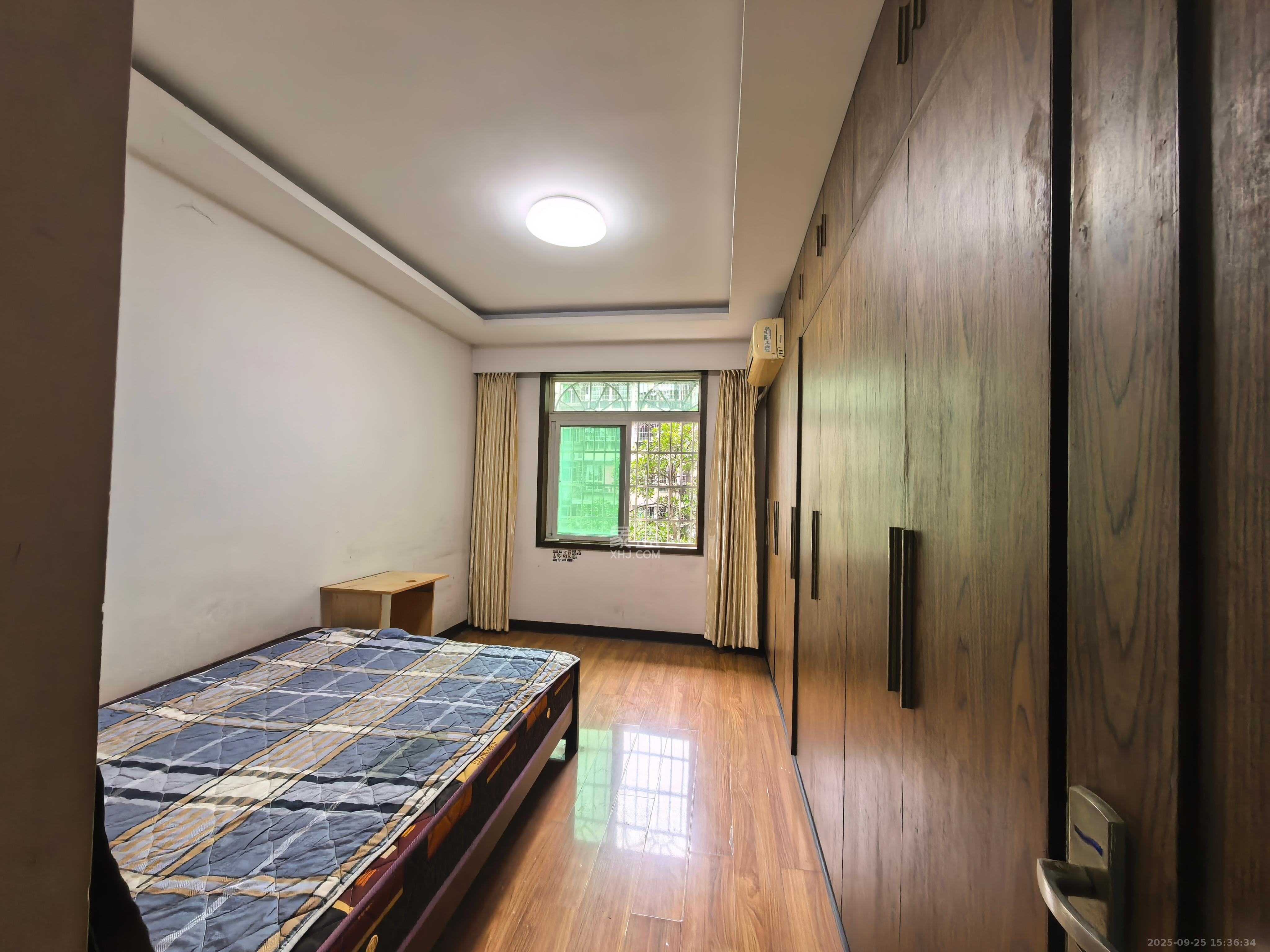 欣安小区  3室2厅2卫   1800.00元/月室内图