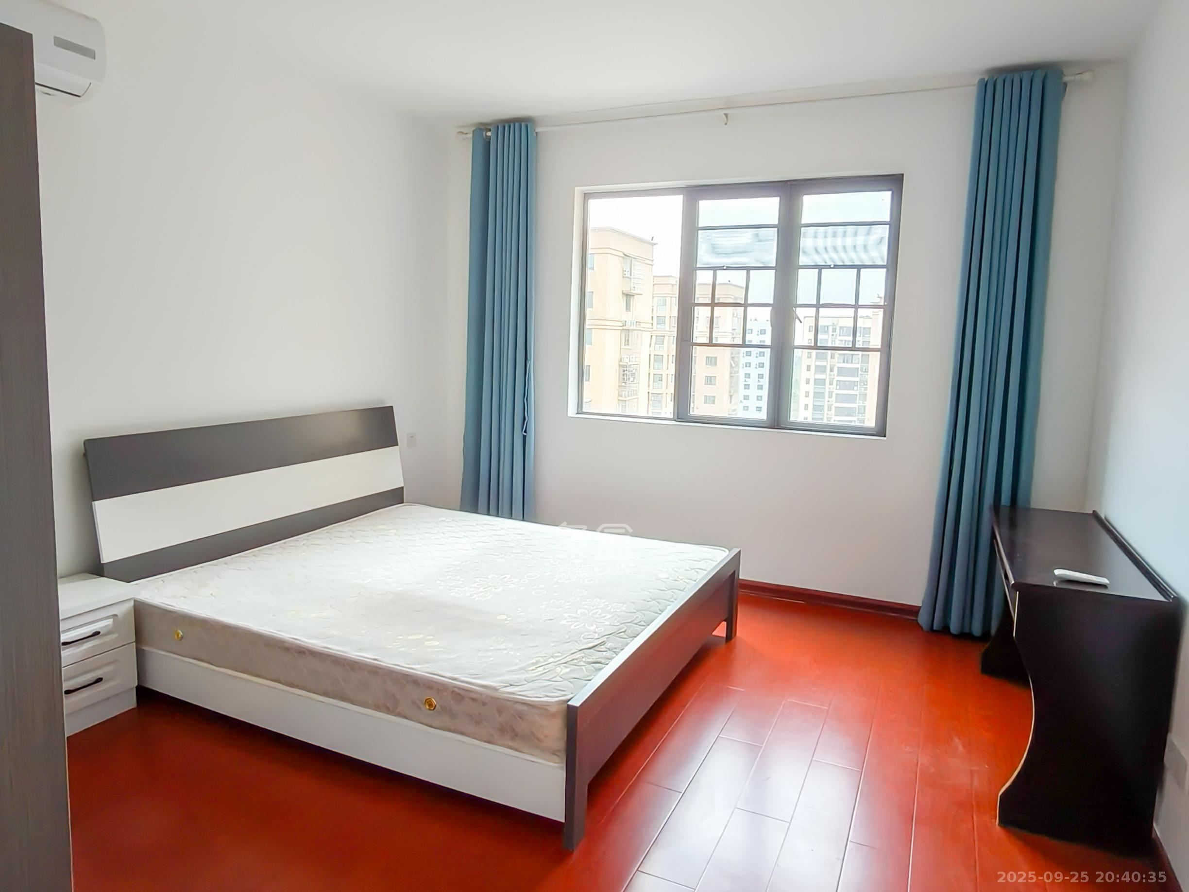 盛地领航城  4室2厅2卫    69.8万卧室