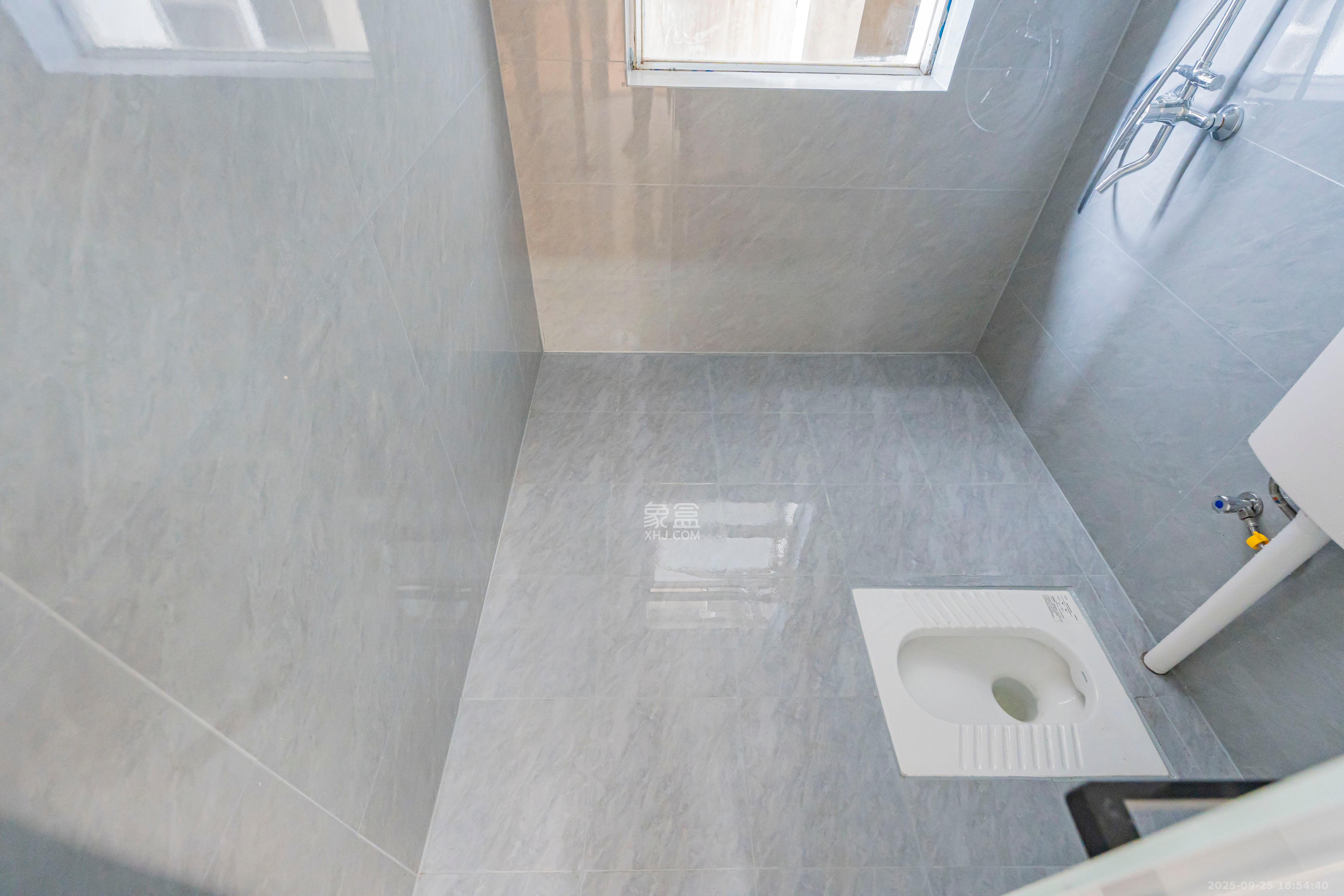 建鸿达现代城 2室2厅1卫 80.0万 建鸿达现代城 2室2厅1卫 80.0万卫生间