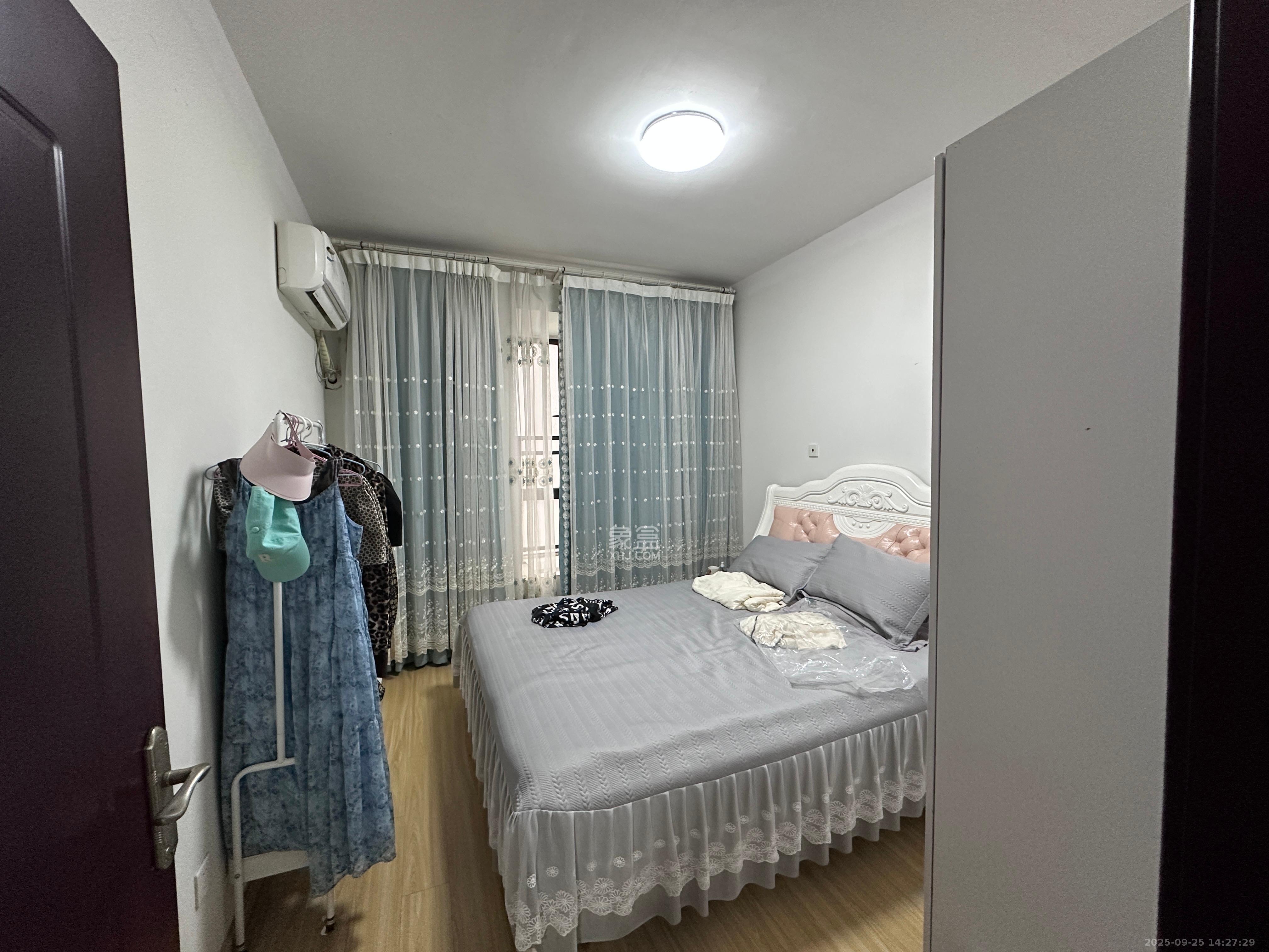 麓谷星辰  1室1厅1卫   1800.00元/月