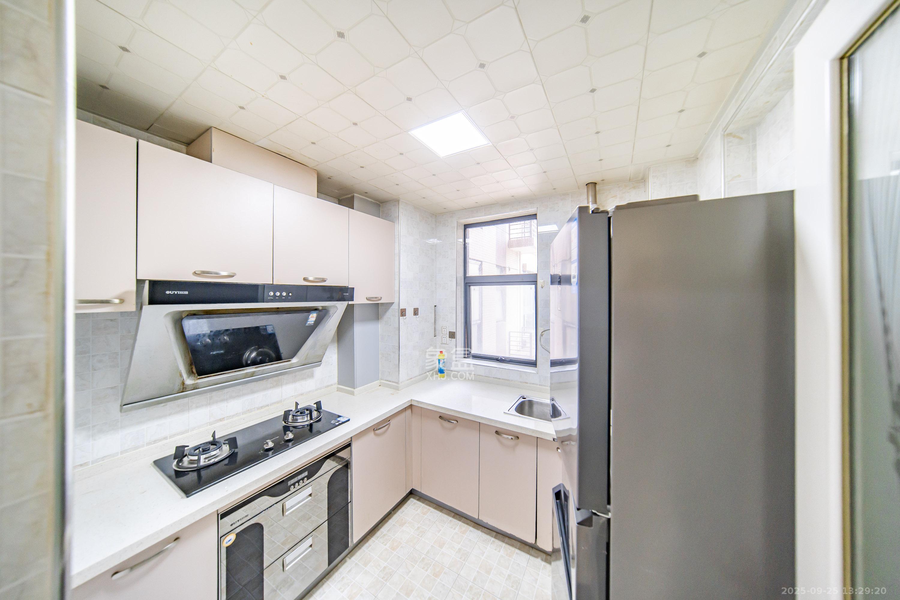 兰亭湾畔 3室2厅1卫 89.8万 兰亭湾畔 3室2厅1卫 89.8万厨房