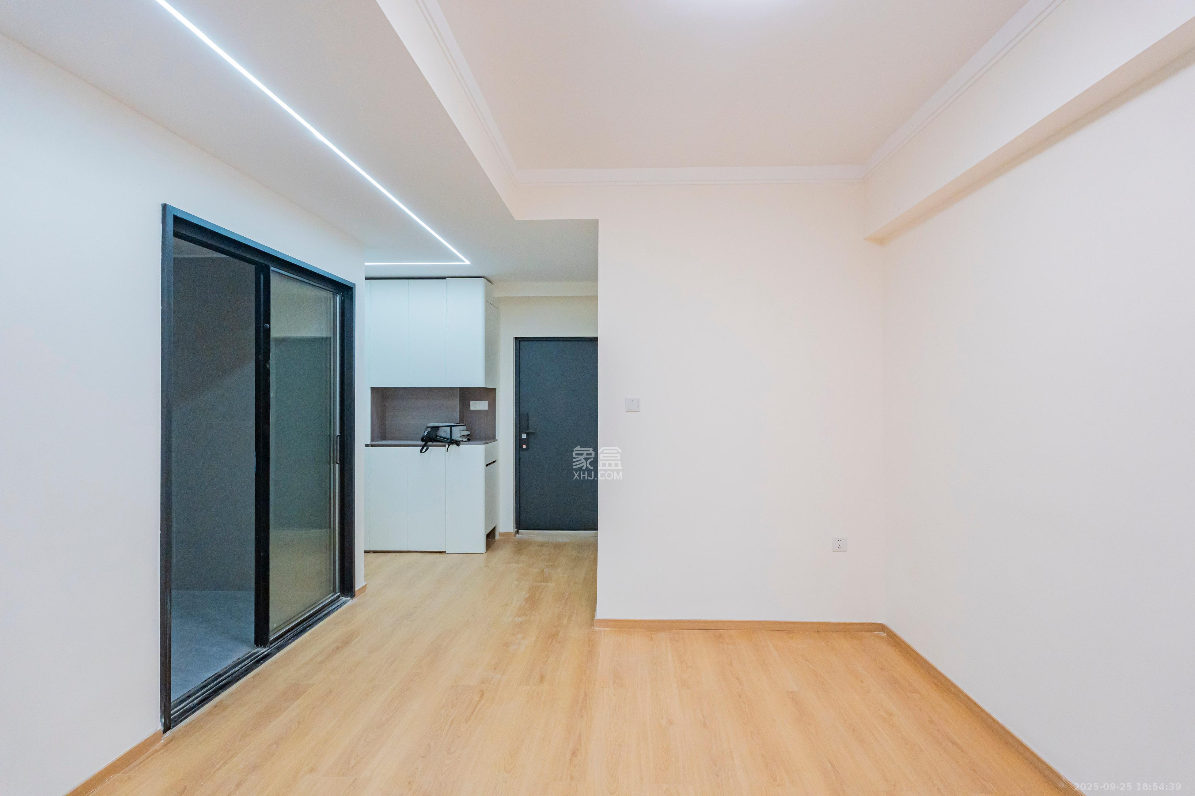 建鸿达现代城 2室2厅1卫 80.0万 建鸿达现代城 2室2厅1卫 80.0万客厅