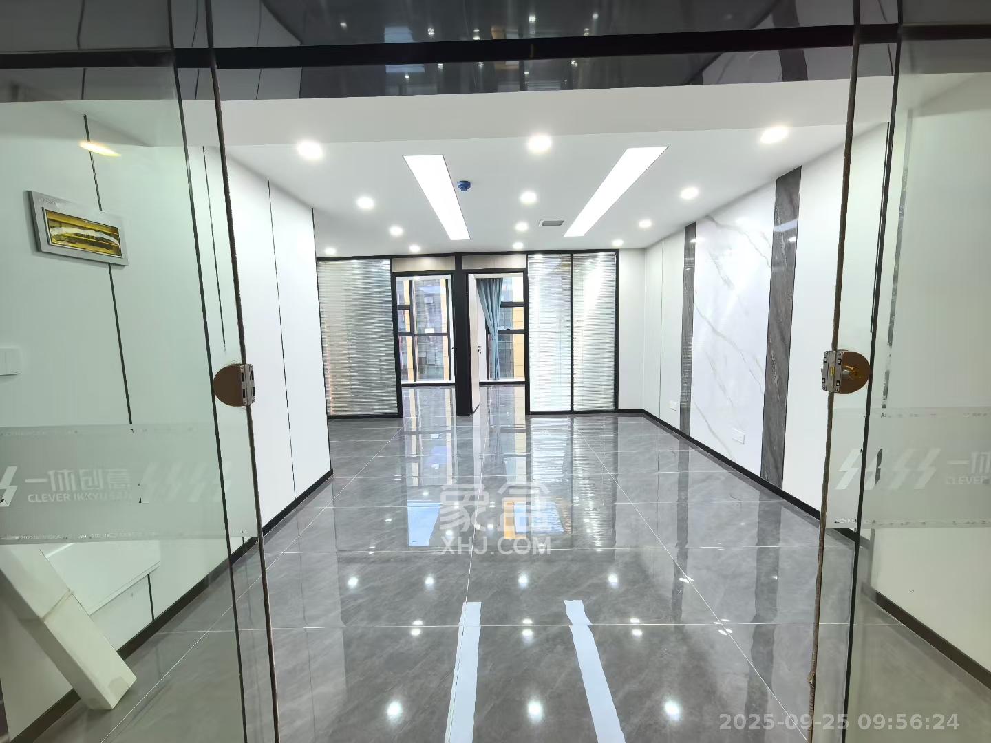 万坤图财富广场 1室1厅1卫 2500.0元/月 万坤图财富广场 1室1厅1卫 2500.0元/月室内图