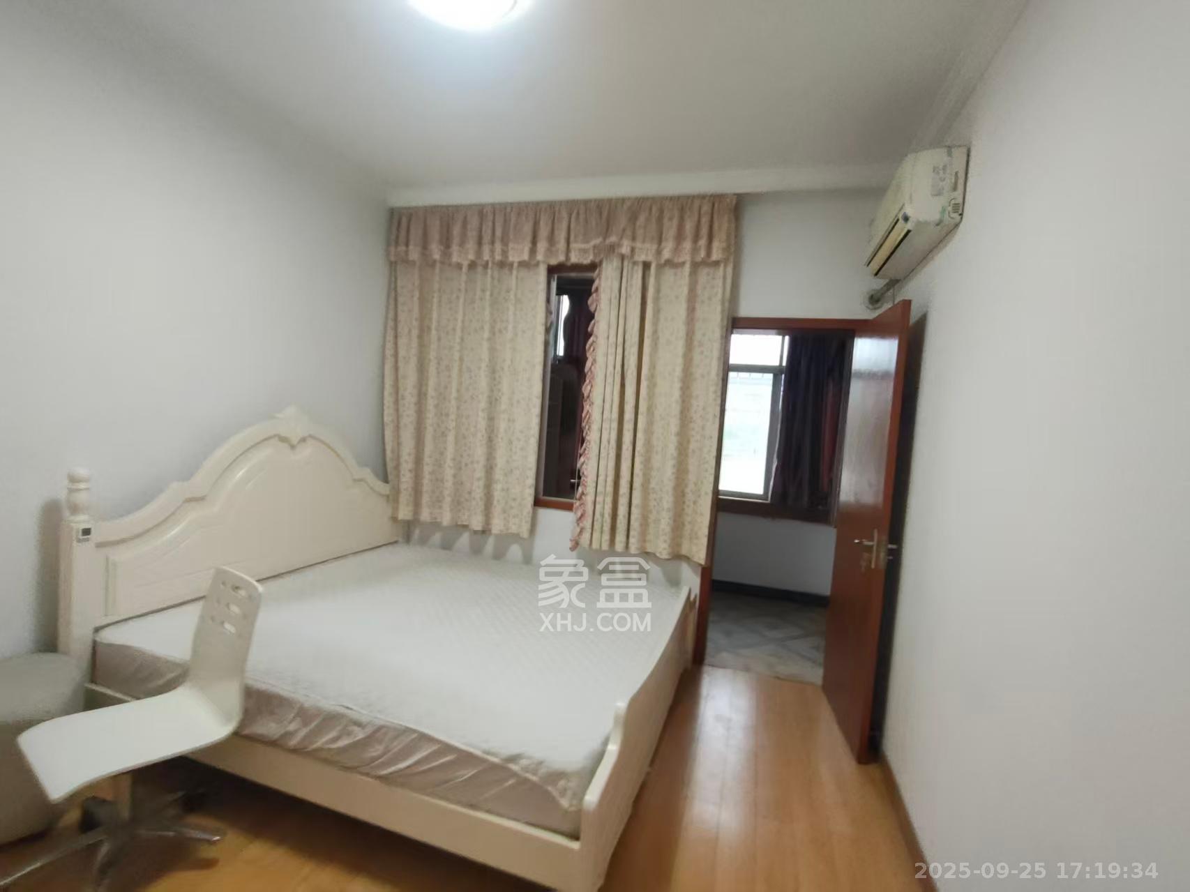 海利宿舍 3室2厅1卫 2100.0元/月 海利宿舍 3室2厅1卫 2100.0元/月室内图