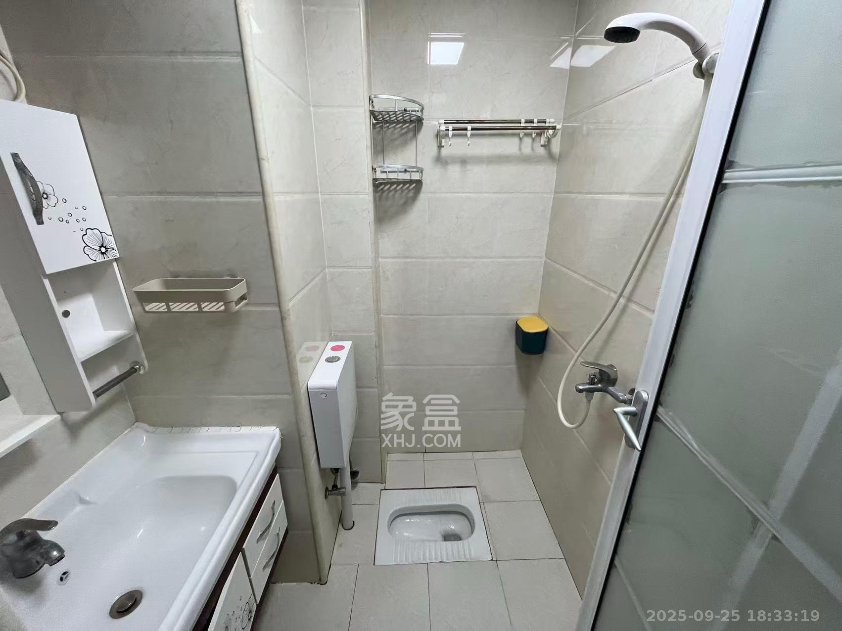 蓝光雍锦阁 1室1厅1卫 1600.0元/月 蓝光雍锦阁 1室1厅1卫 1600.0元/月室内图