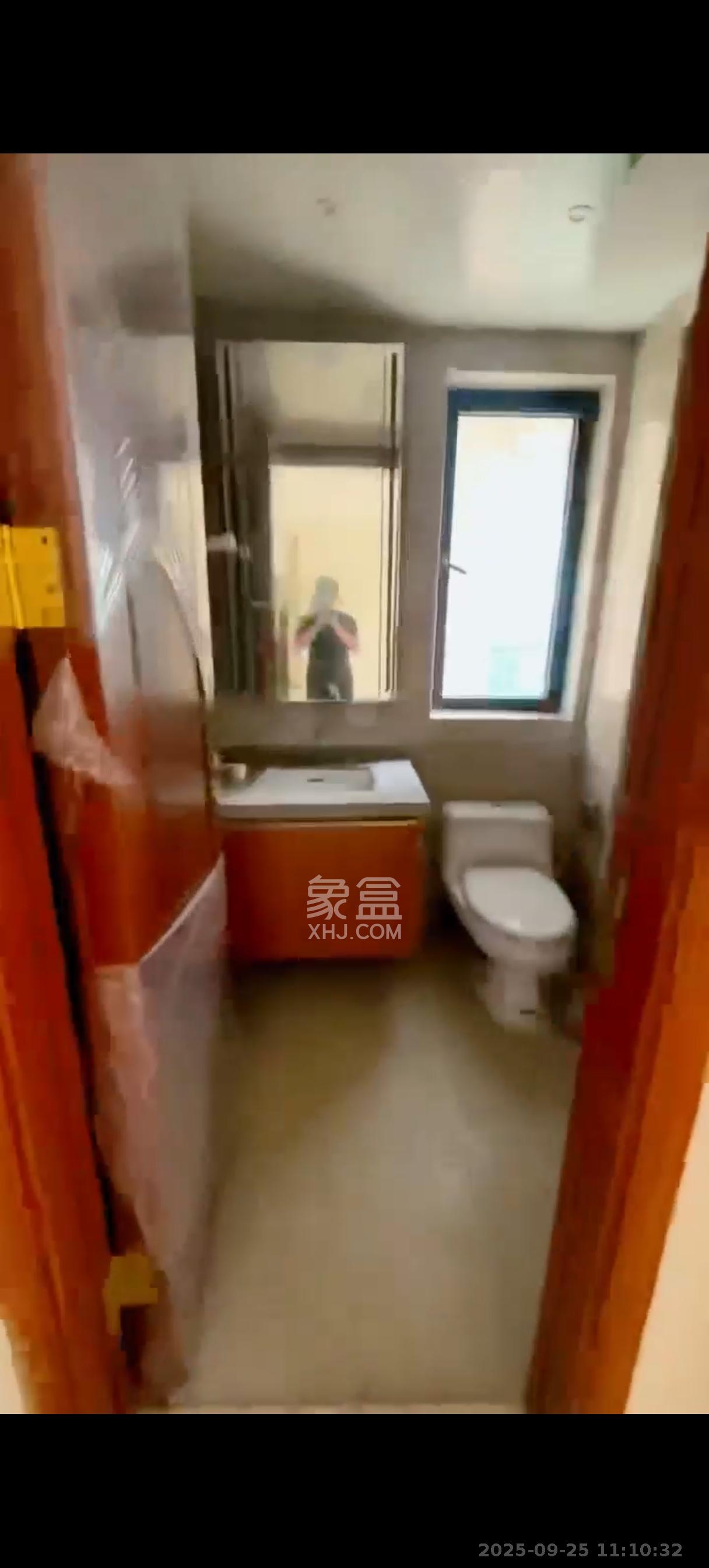 恒大翡翠华庭 3室2厅2卫 60.0万 恒大翡翠华庭 3室2厅2卫 60.0万客厅