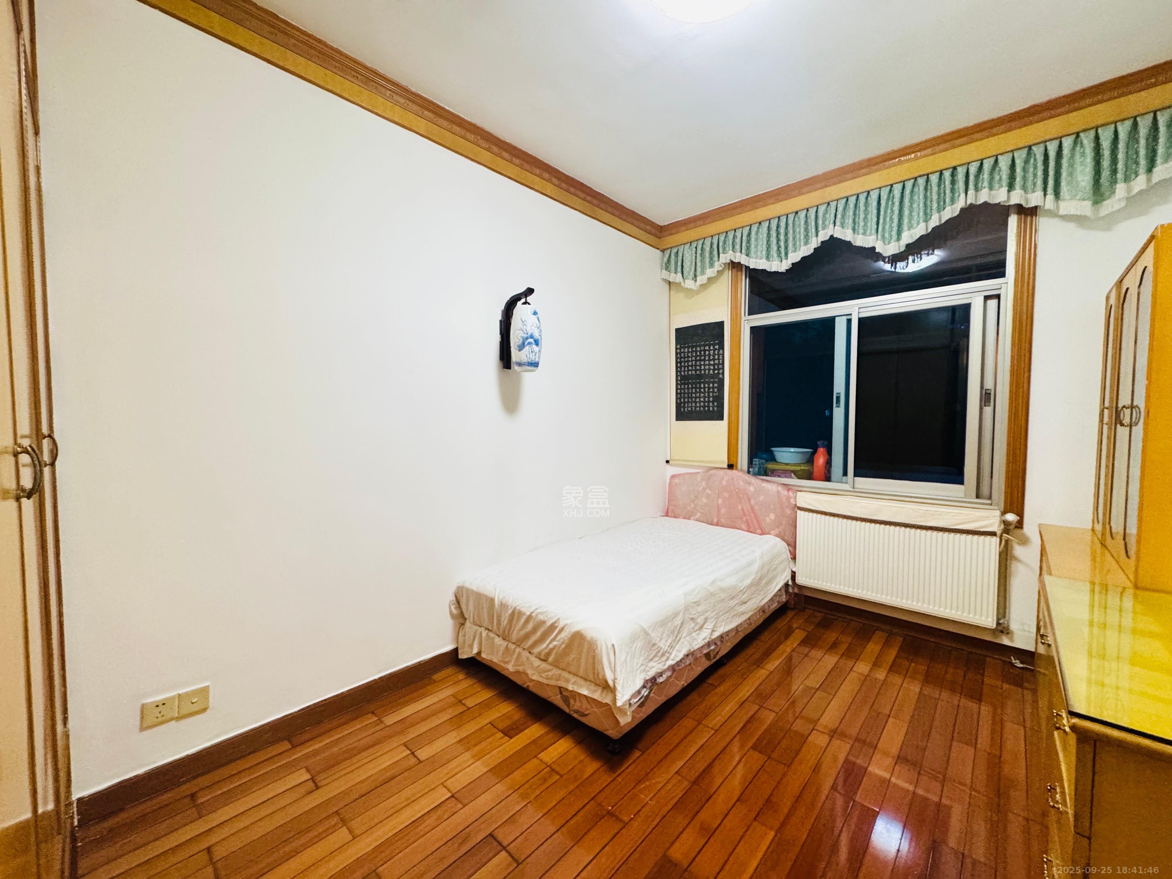 工程兵学院单位宿舍  3室2厅1卫    2800.0元/月室内图