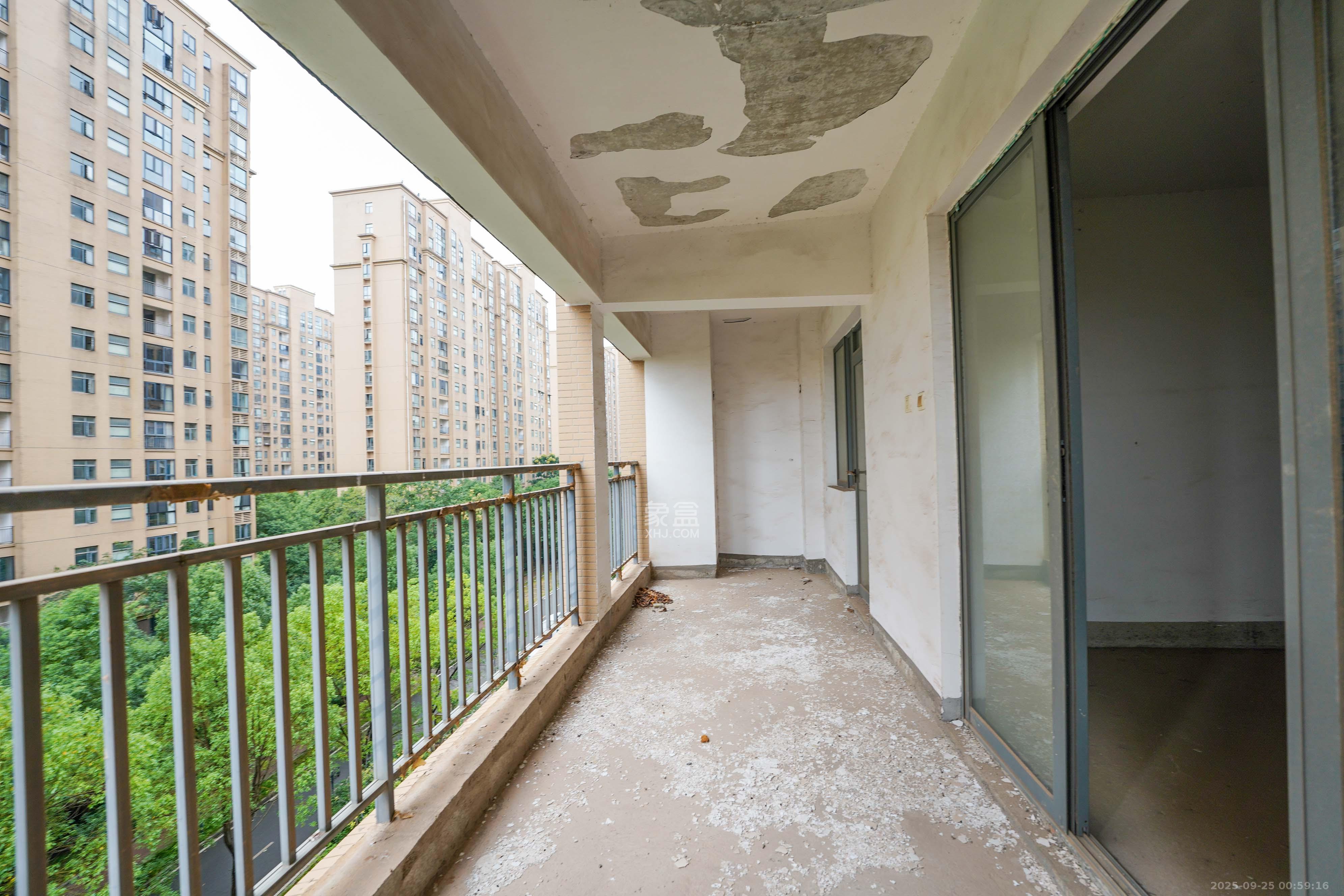 和美星城 4室1厅2卫 100.0万 和美星城 4室1厅2卫 100.0万阳台