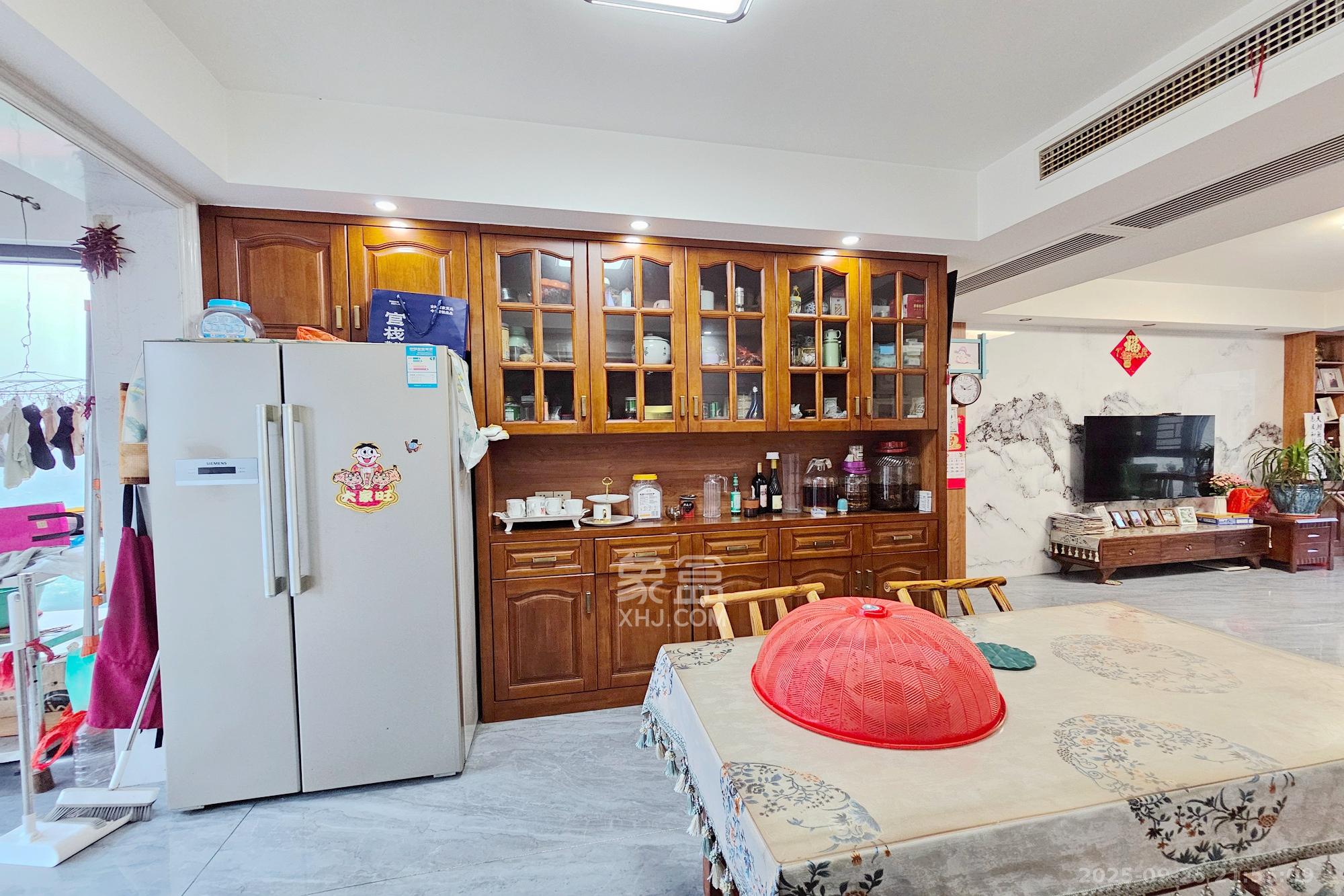 长房东旭国际 4室2厅2卫 192.0万 长房东旭国际 4室2厅2卫 192.0万客厅