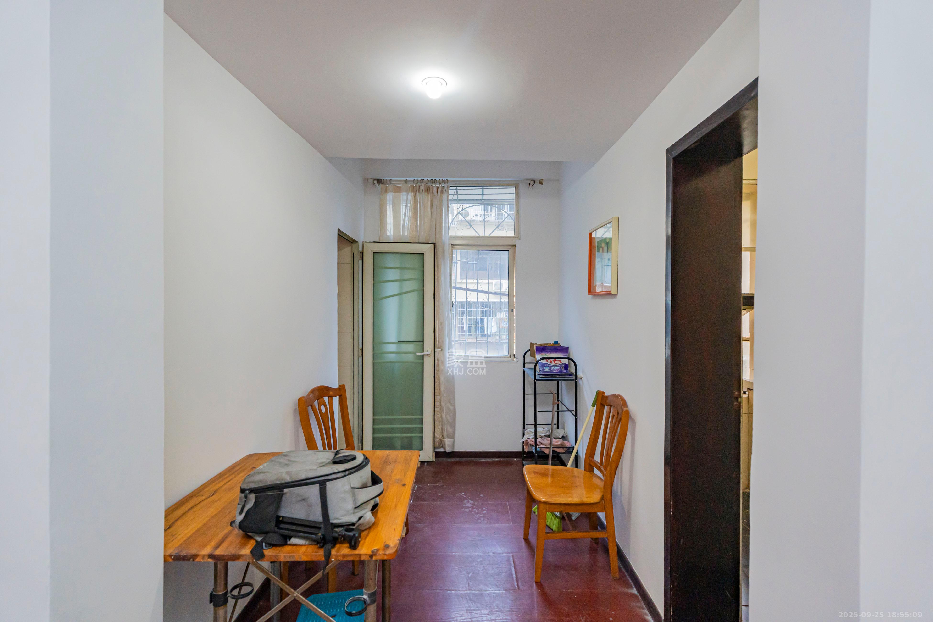 化工宿舍  1室0厅0卫    45.0万客厅