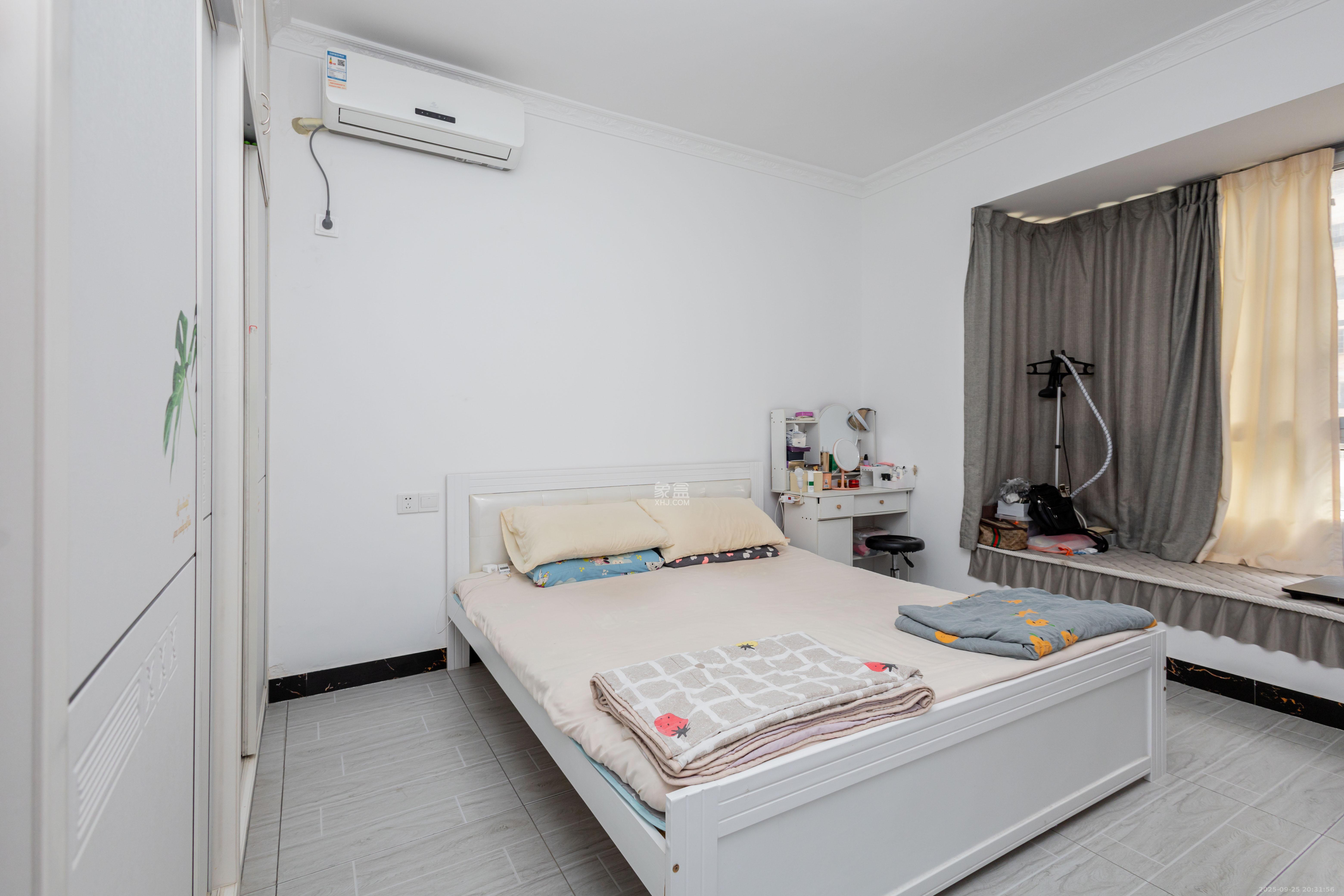 圣力华苑 3室2厅2卫 72.0万 圣力华苑 3室2厅2卫 72.0万卧室