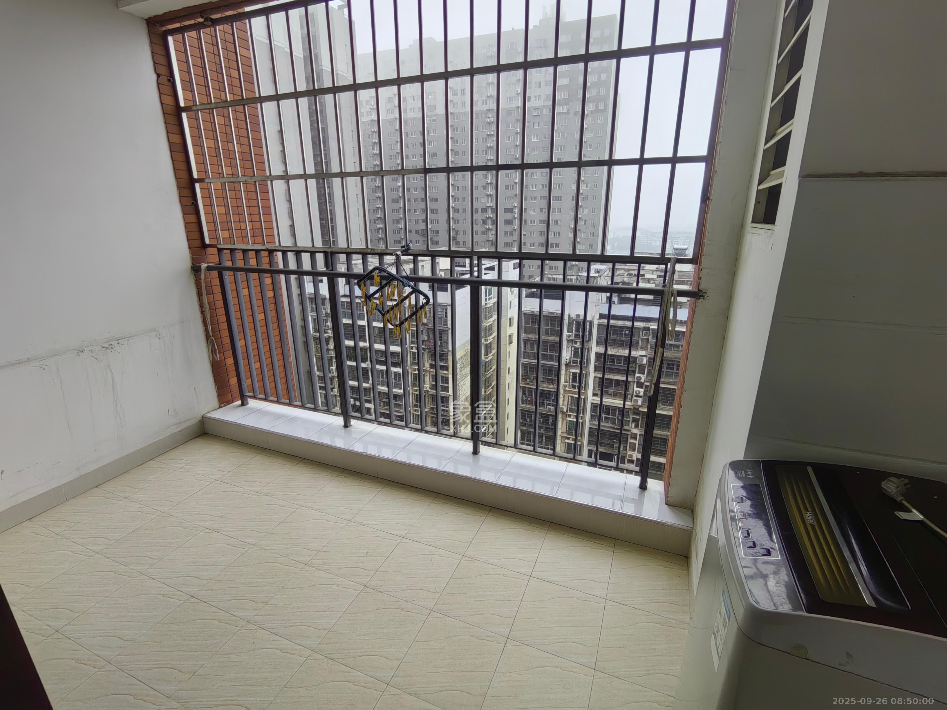 华润凤凰城二期  2室1厅1卫    1600.0元/月室内图