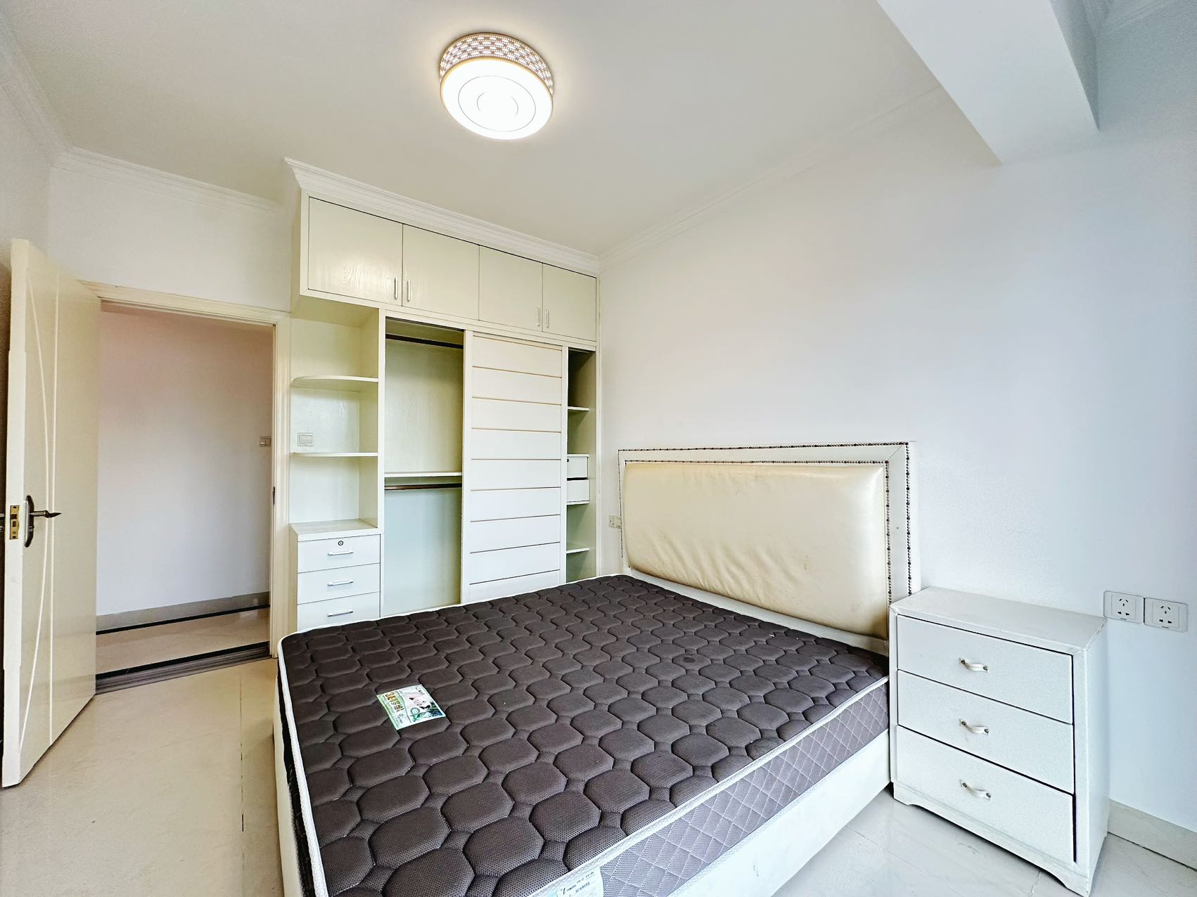 新城吾悦广场 1室0厅0卫 2700.0元/月 新城吾悦广场 1室0厅0卫 2700.0元/月室内图