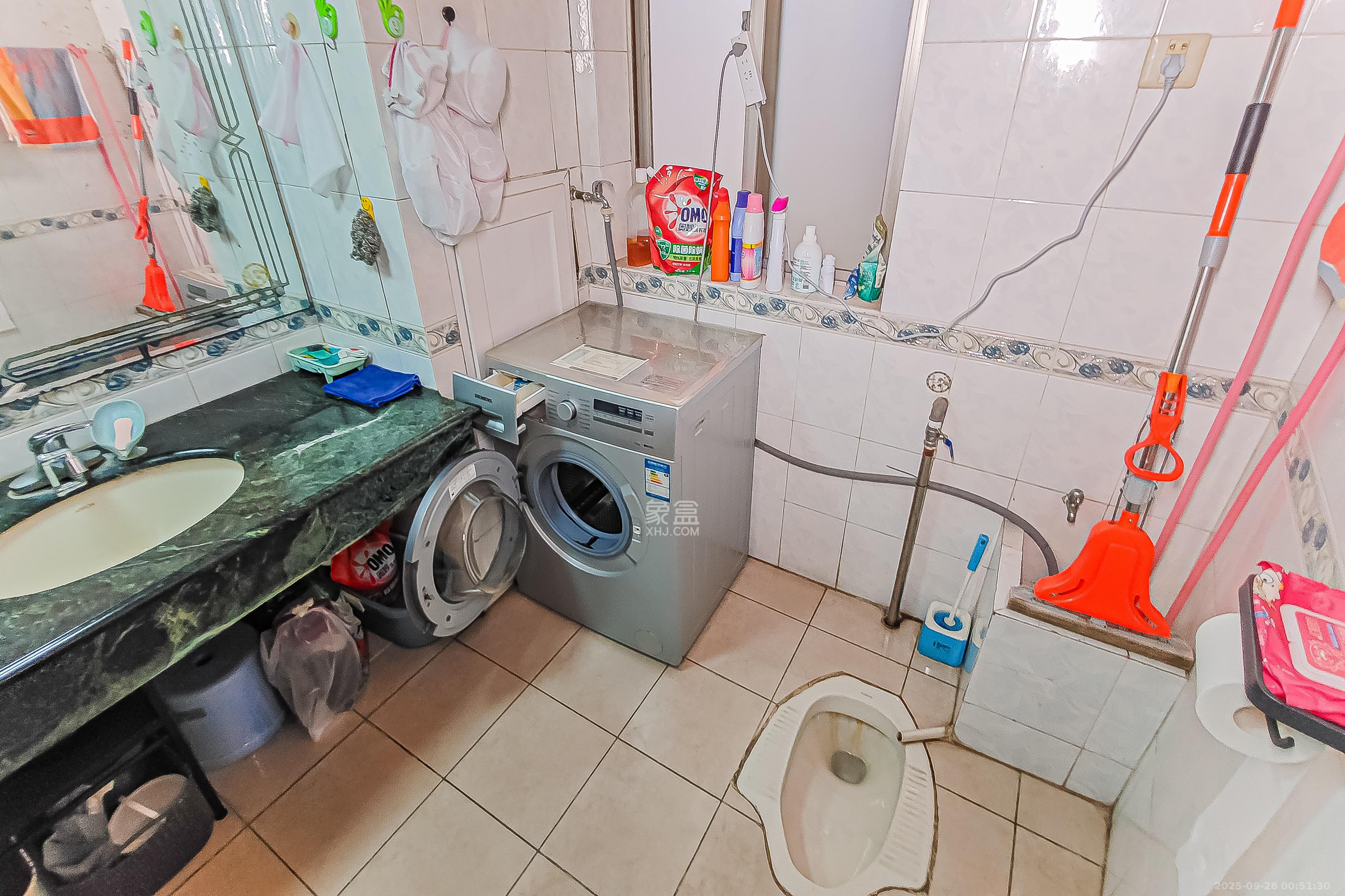 湘农桥社区 3室2厅2卫 188.0万 湘农桥社区 3室2厅2卫 188.0万卫生间