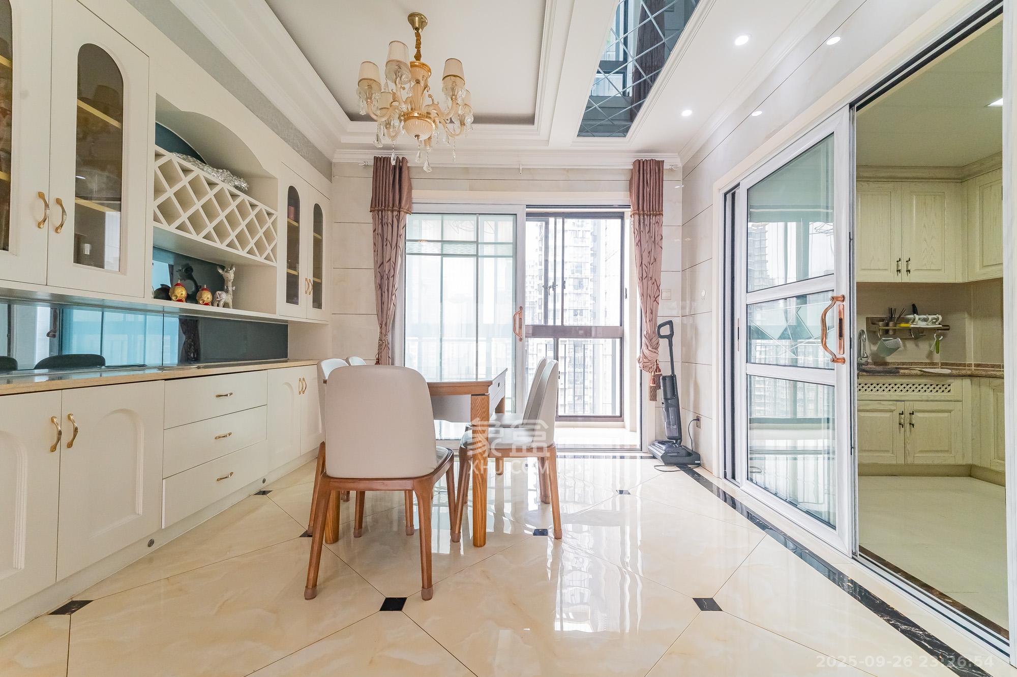 恒基凯旋门一二期  1室0厅0卫    152.8万 恒基凯旋门一二期  1室0厅0卫    152.8万客厅